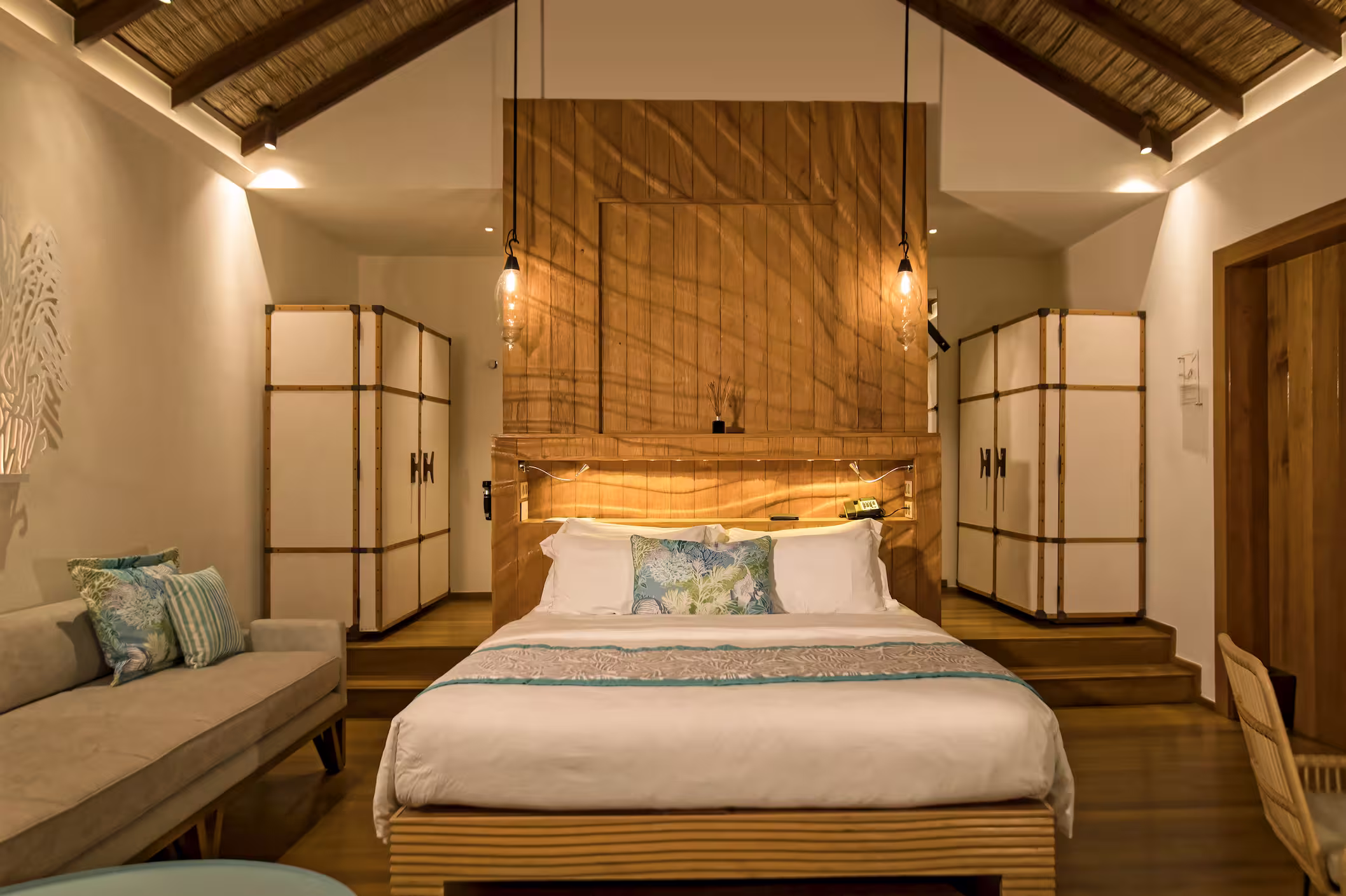 Materiali naturali, atmosfere raffinate e ville pensate per vivere le Maldive in totale libertà. — immagine 2