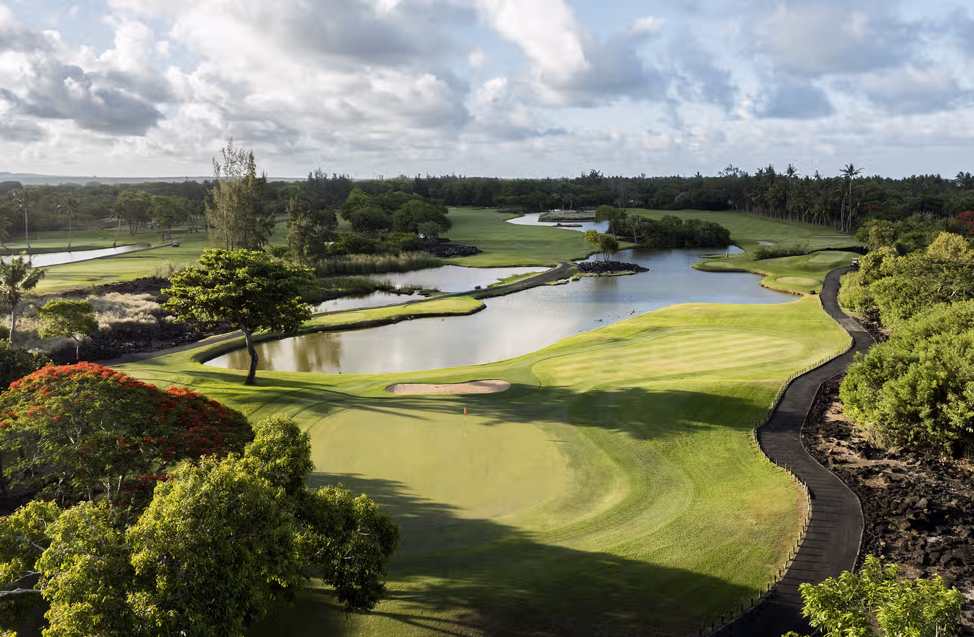 Golf, cucina, mare e benessere accompagnano il soggiorno con ritmi sempre diversi. — immagine 2