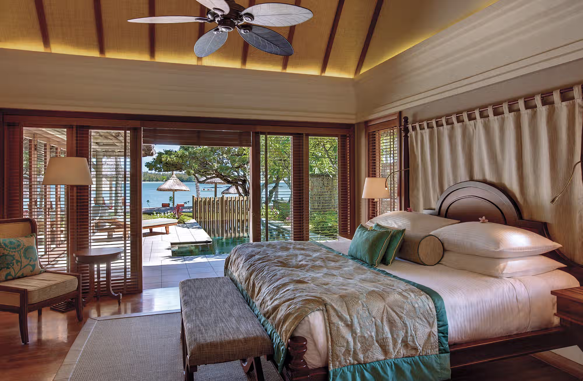 Spazi generosi tra giardino, spiaggia e palafitte, con soluzioni dedicate anche alle famiglie. — immagine 7