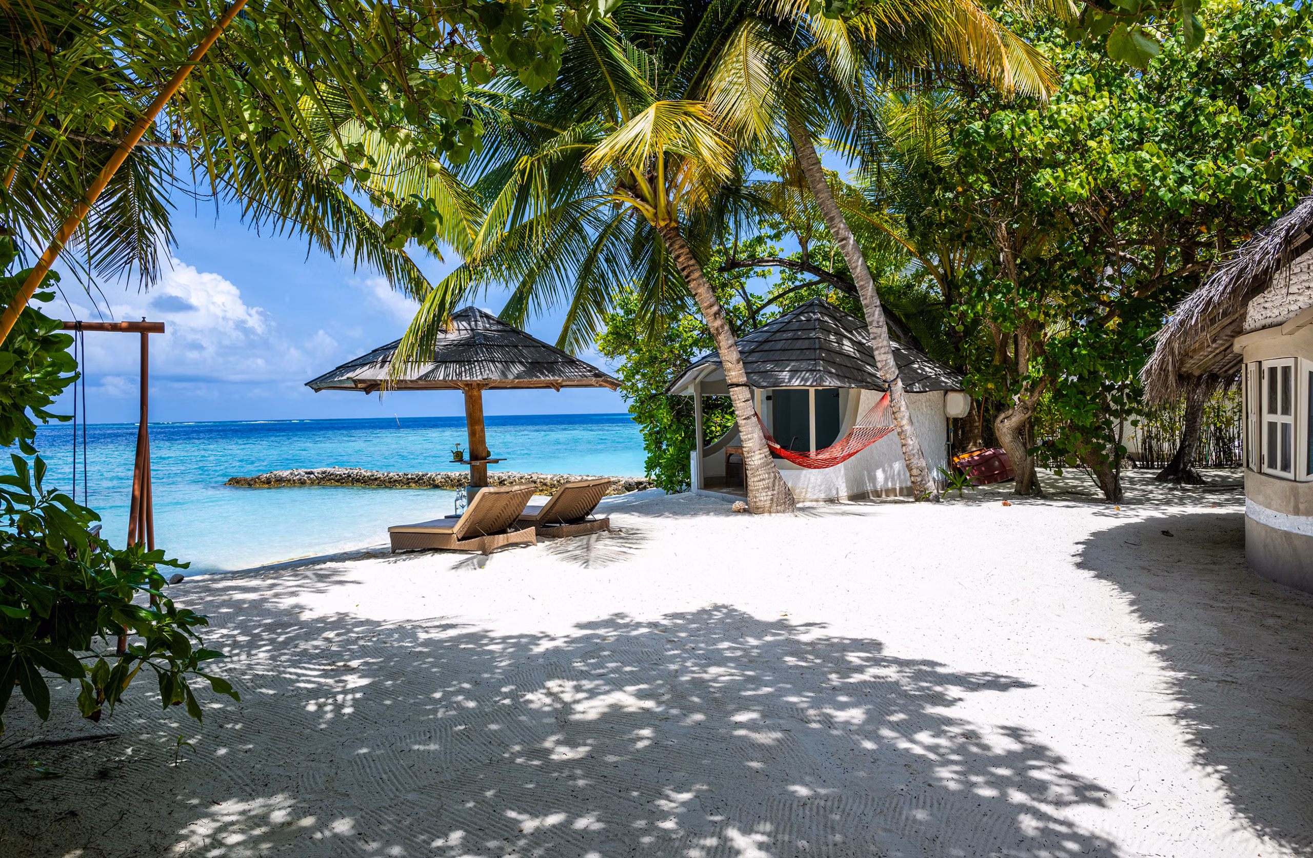 Ville immerse nella natura tropicale, tra spiagge private e panorami sull'oceano. — immagine 9