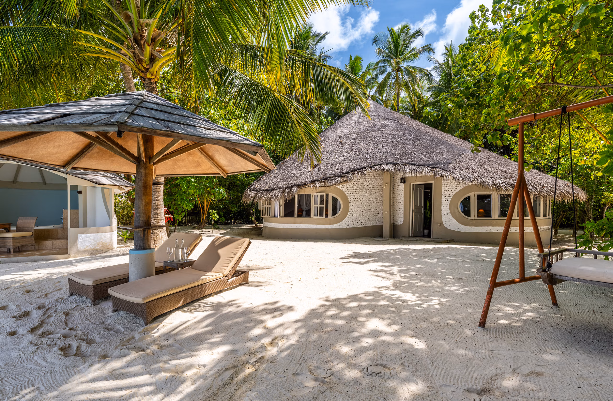 Ville immerse nella natura tropicale, tra spiagge private e panorami sull'oceano. — immagine 7