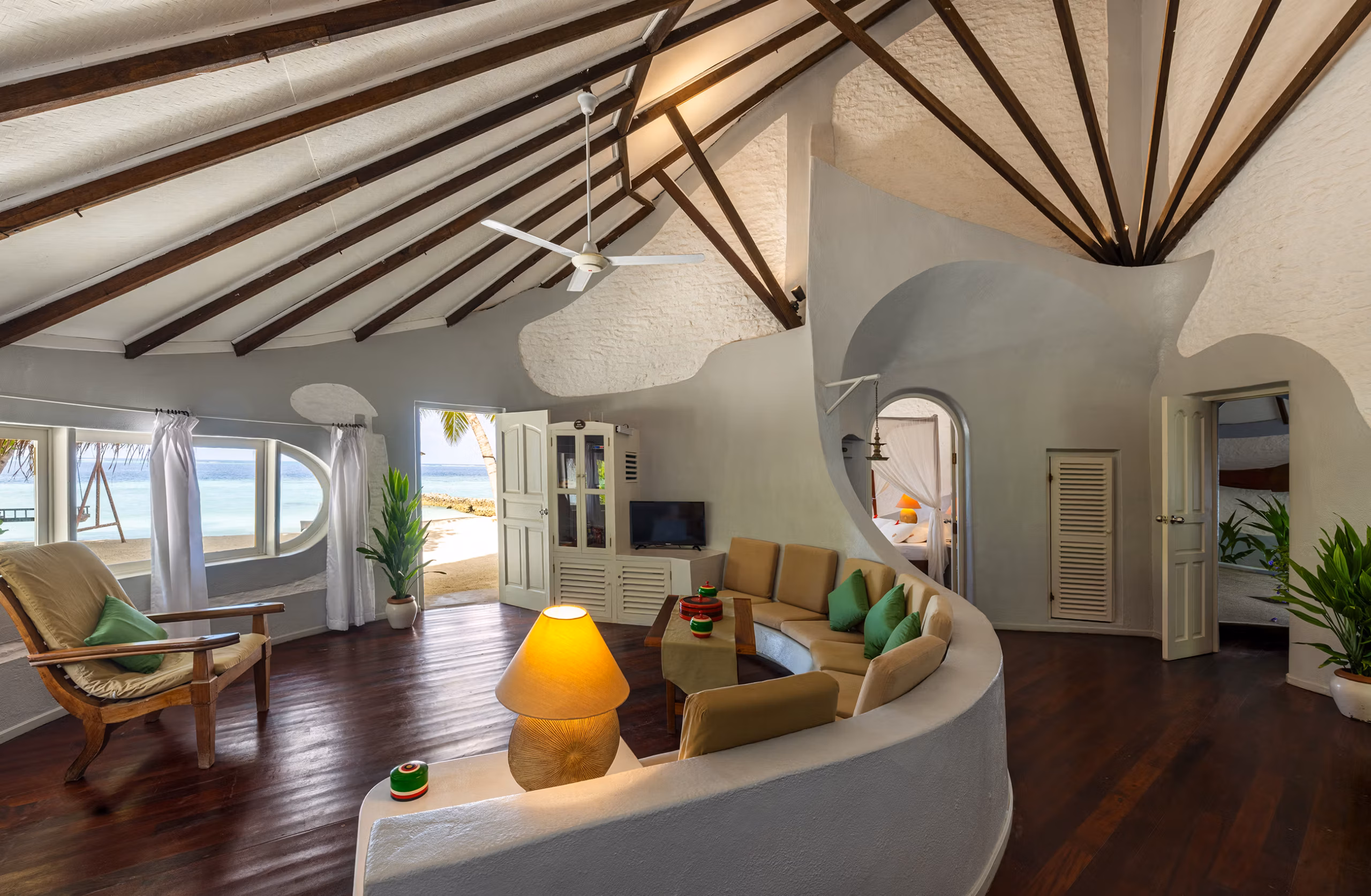 Ville immerse nella natura tropicale, tra spiagge private e panorami sull'oceano. — immagine 4