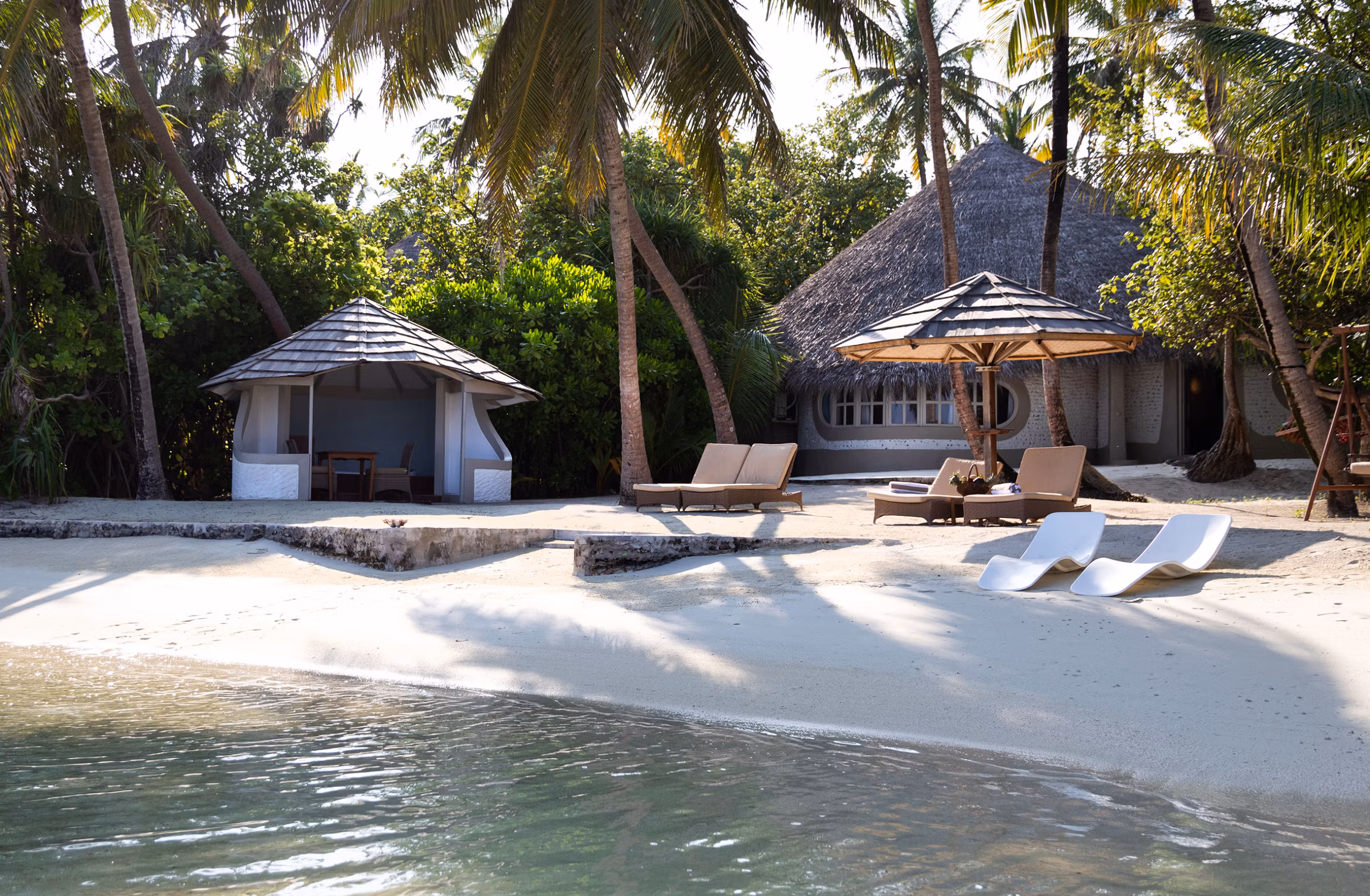 Ville immerse nella natura tropicale, tra spiagge private e panorami sull'oceano. — immagine 18