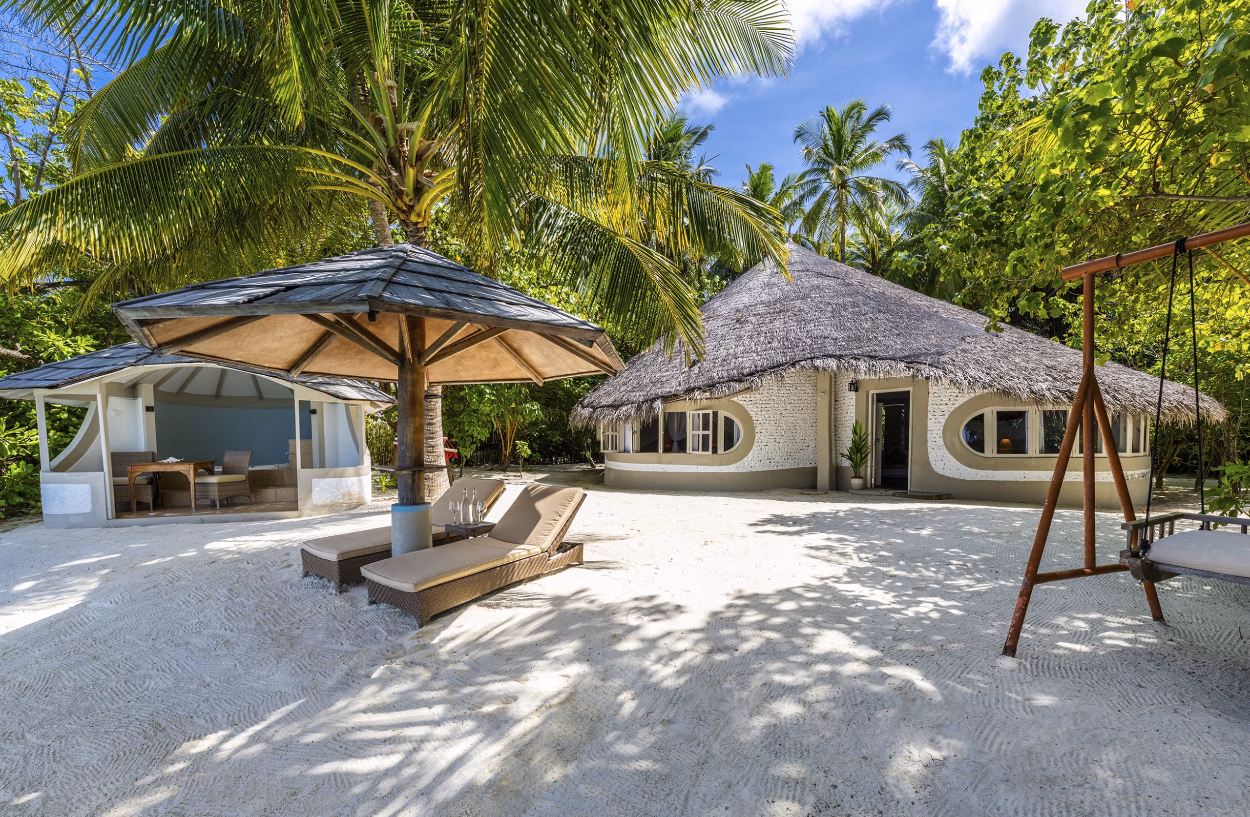 Ville immerse nella natura tropicale, tra spiagge private e panorami sull'oceano. — immagine 15