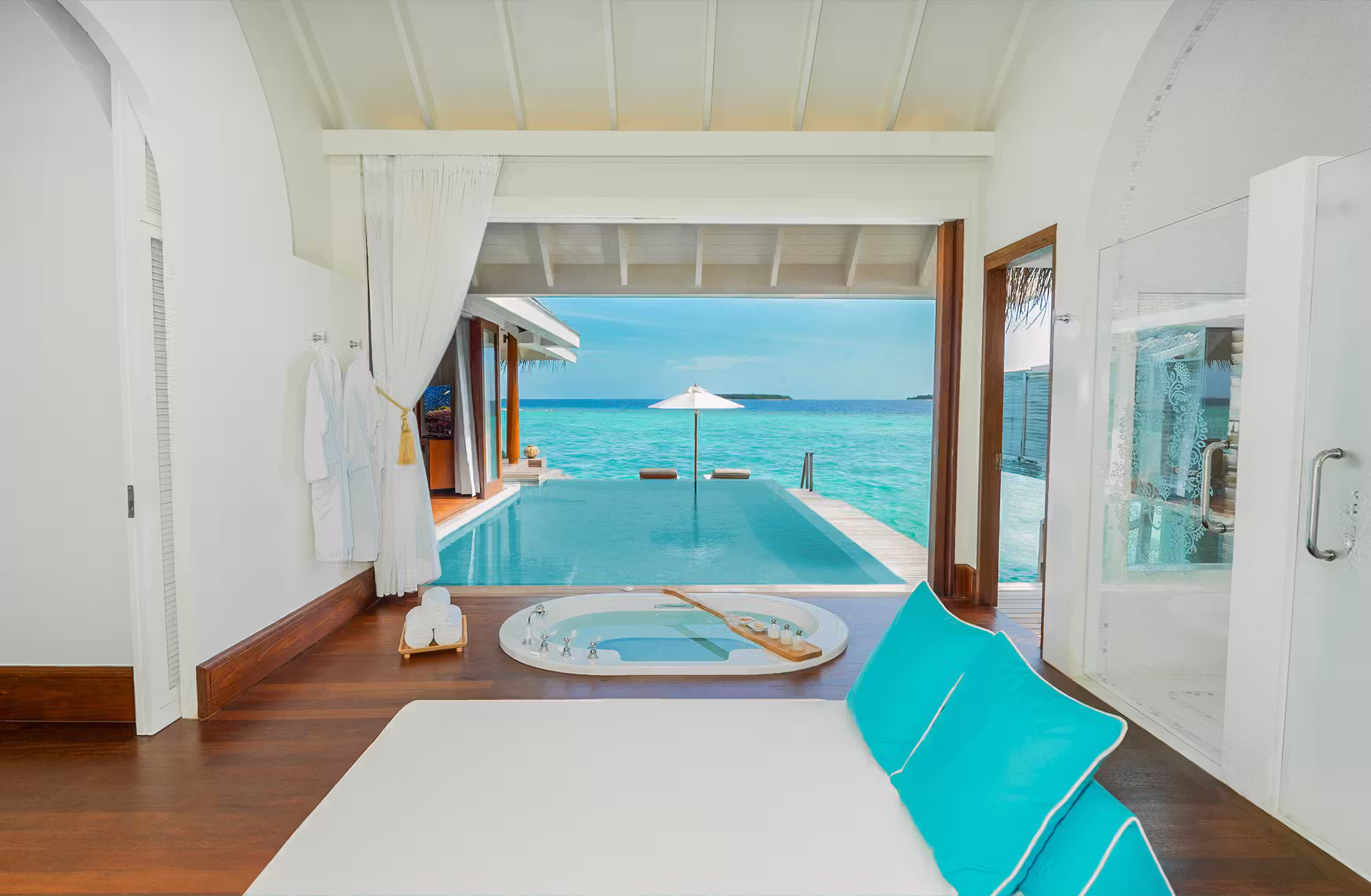 80 ville e residence tra spiaggia e laguna, tutte con piscina a sfioro e soluzioni fino a quattro camere da letto. — immagine 4