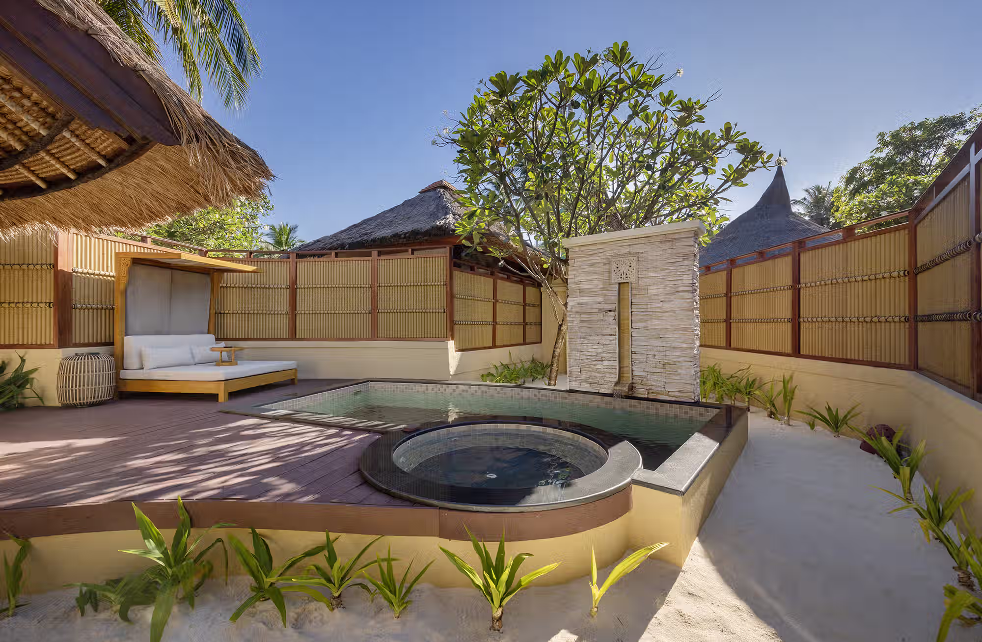 Solo 46 ville, tutte con piscina privata, tra giardini protetti e terrazze affacciate direttamente sul mare. — immagine 9