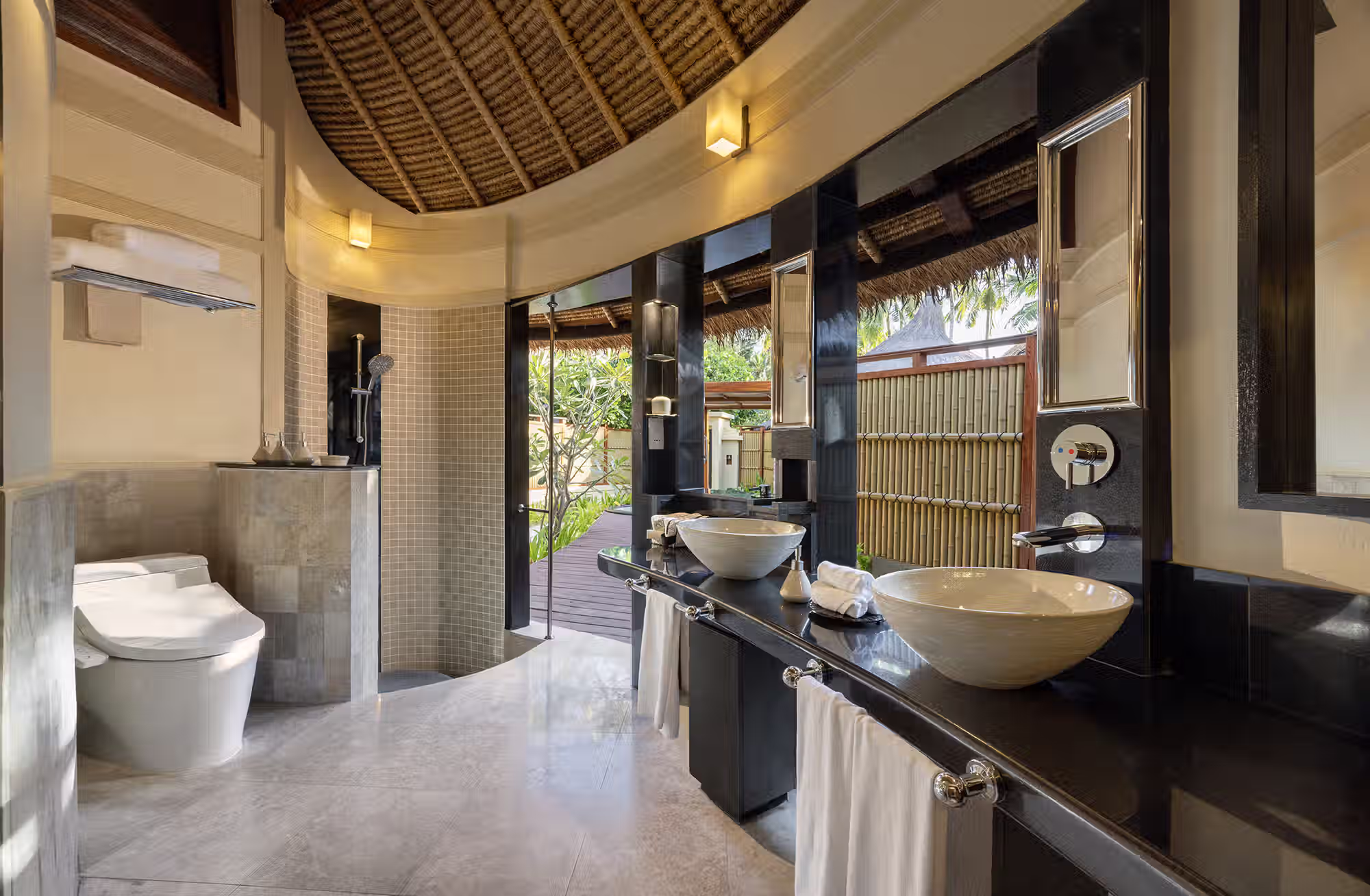 Solo 46 ville, tutte con piscina privata, tra giardini protetti e terrazze affacciate direttamente sul mare. — immagine 1