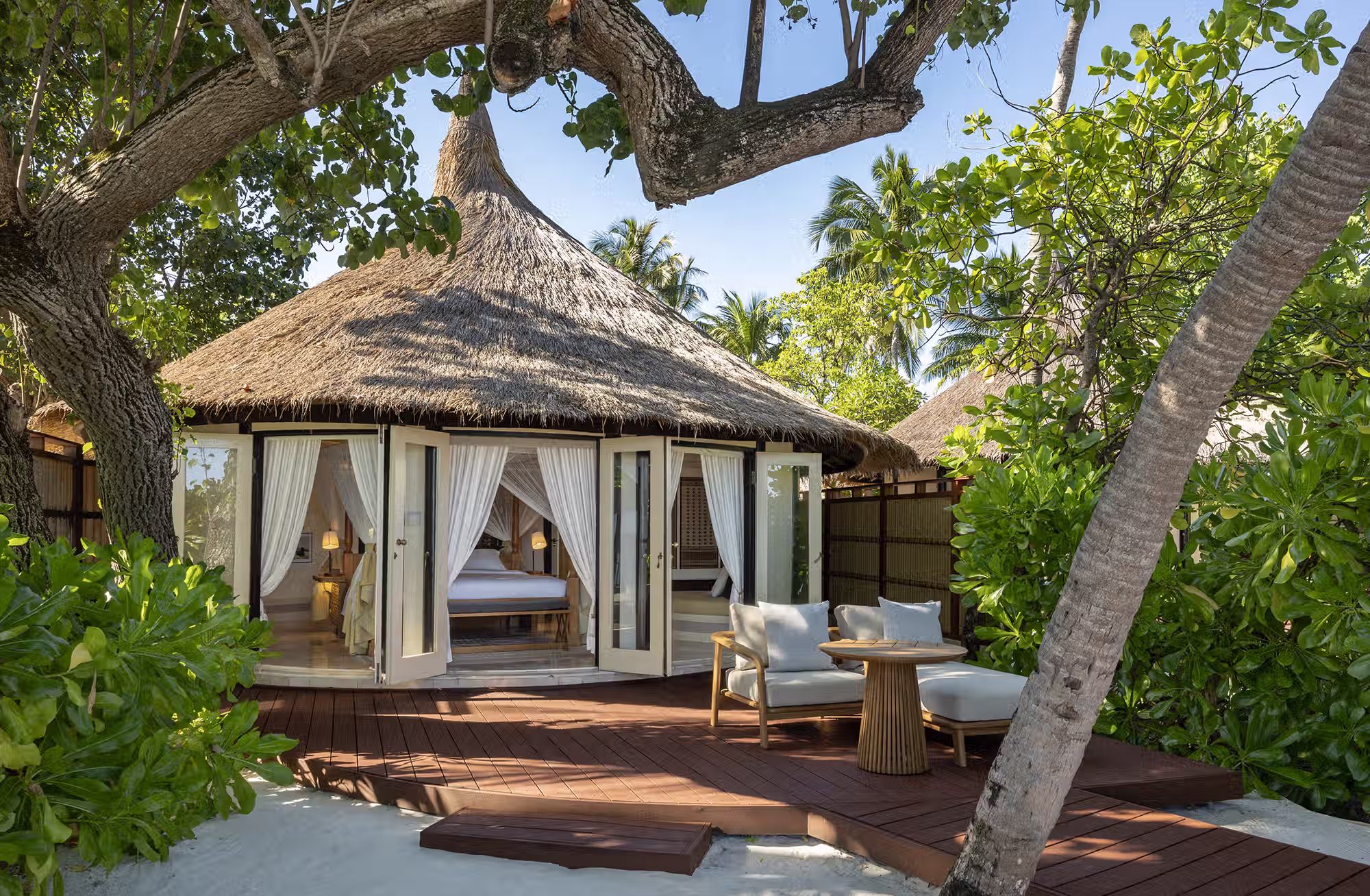 Solo 46 ville, tutte con piscina privata, tra giardini protetti e terrazze affacciate direttamente sul mare. — immagine 6