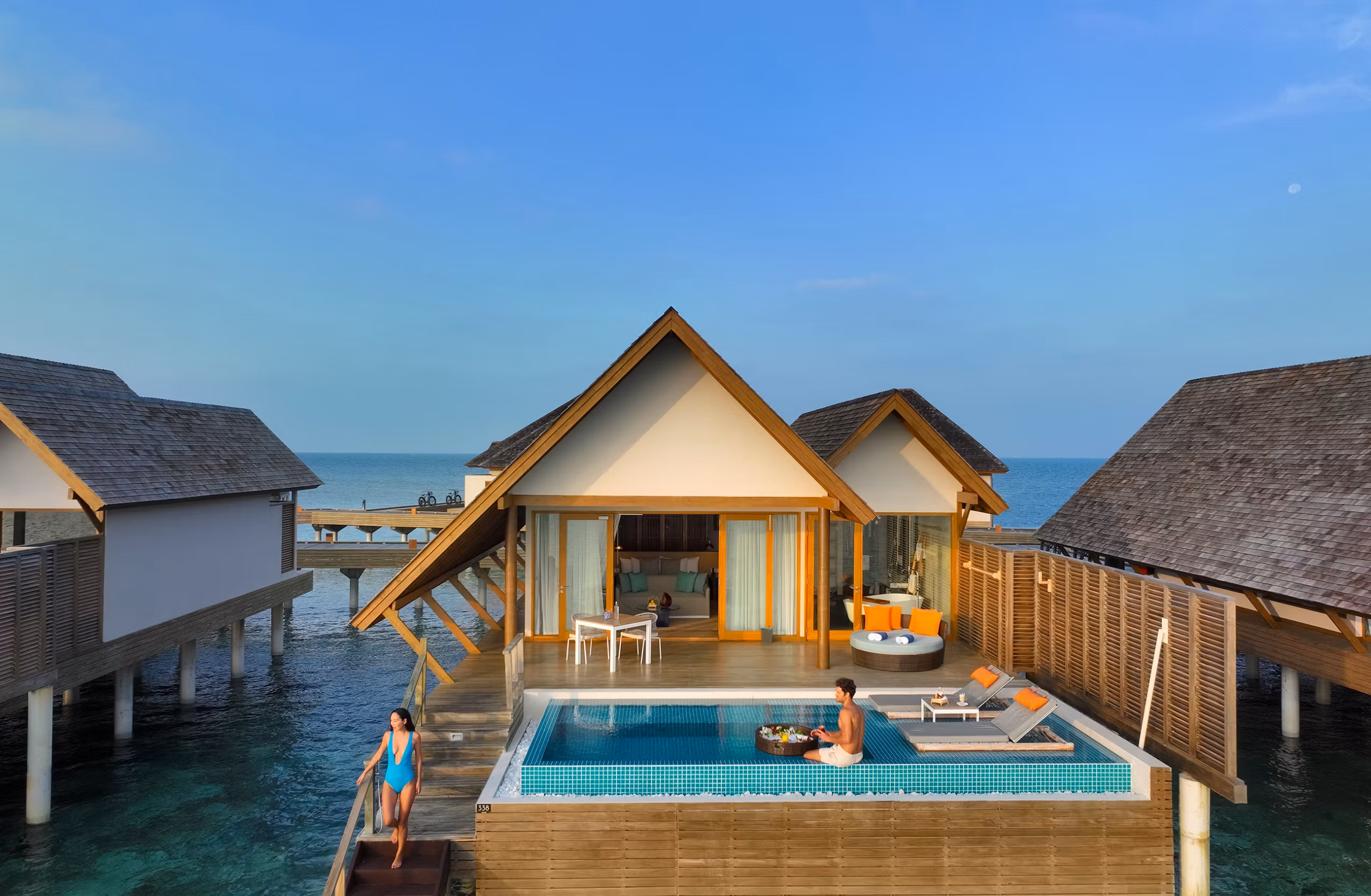 Architetture leggere, materiali naturali e spazi pensati per vivere le Maldive in totale privacy. — immagine 9