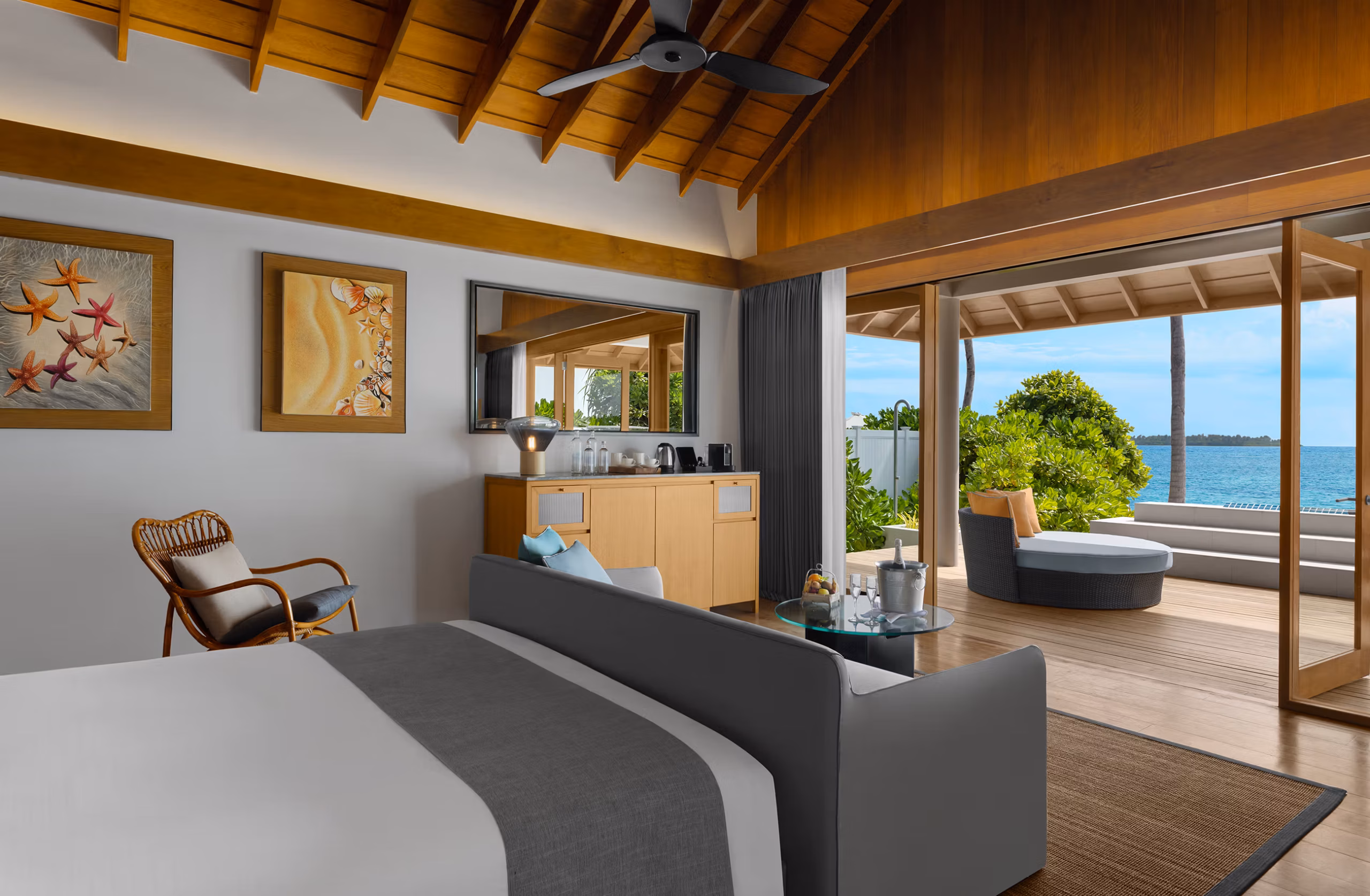 Architetture leggere, materiali naturali e spazi pensati per vivere le Maldive in totale privacy. — immagine 4
