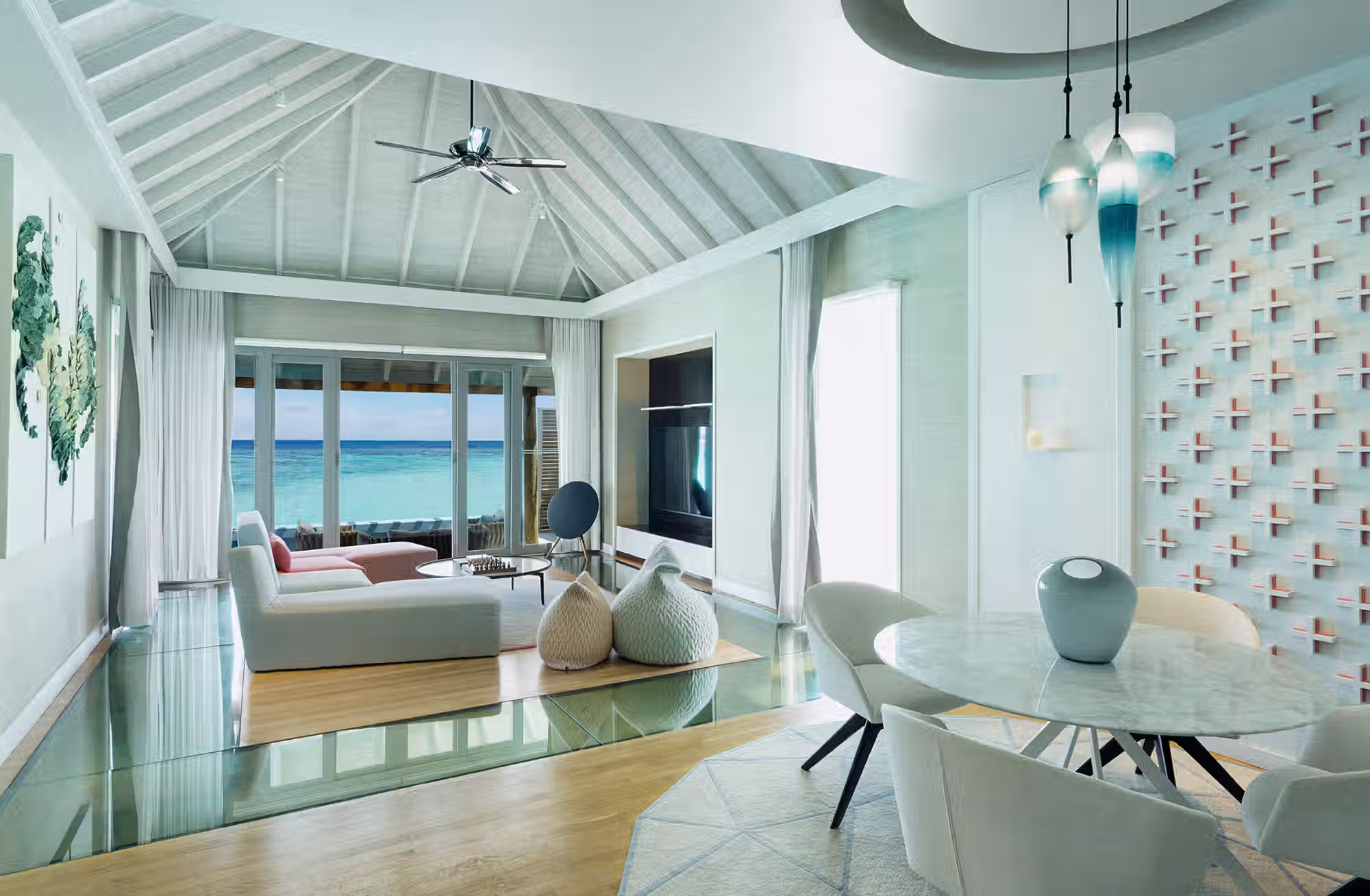 Spazi luminosi, materiali naturali e viste aperte sul mare per vivere l’isola con libertà e riservatezza. — immagine 11