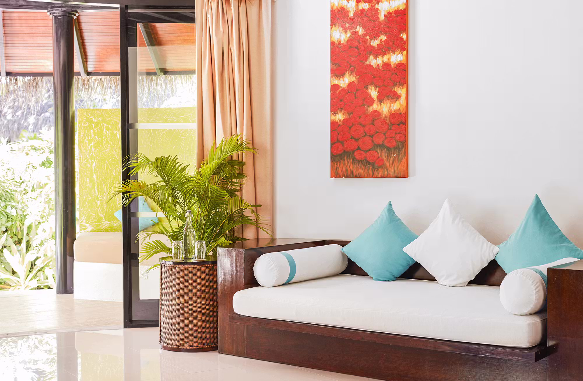 Dalla privacy di un giardino tropicale alla libertà di vivere direttamente sulla laguna. — immagine 8
