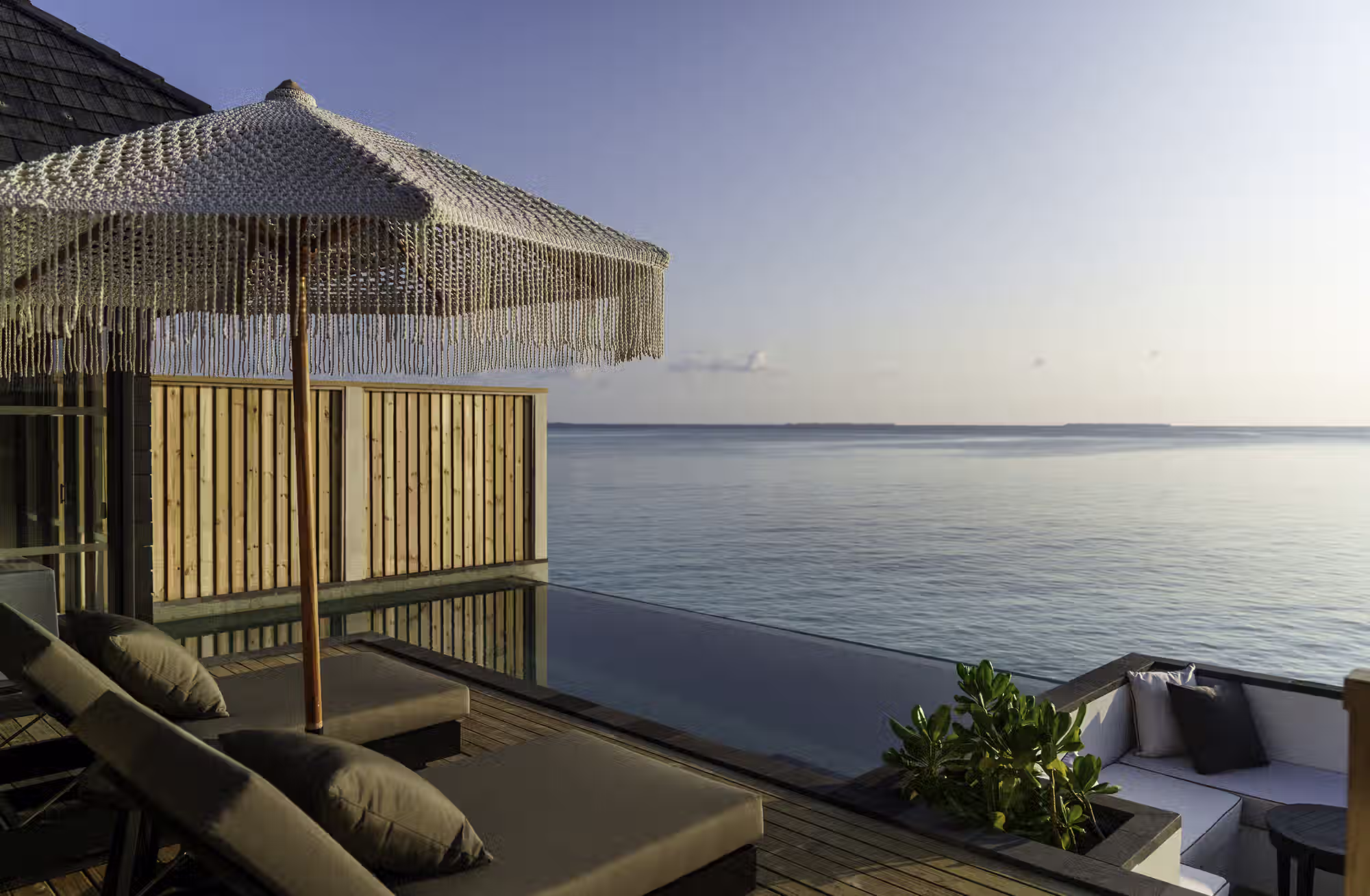 Dalla privacy di un giardino tropicale alla libertà di vivere direttamente sulla laguna. — immagine 18