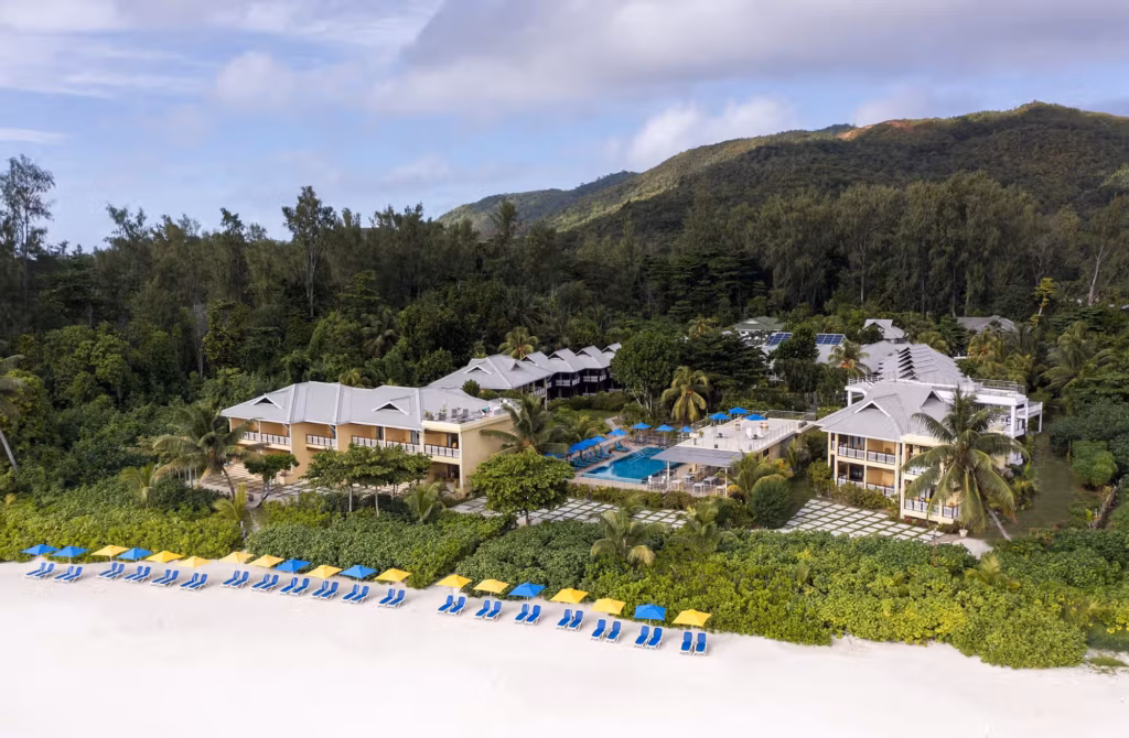 Sapori creoli, giornate tra piscina e mare e il piacere di vivere Praslin senza fretta.