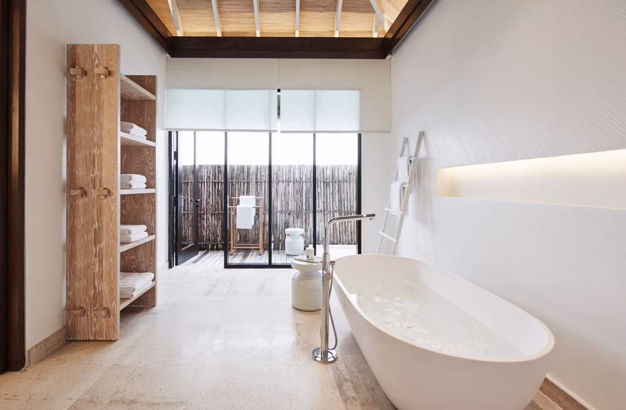 Design contemporaneo, materiali naturali e privacy assoluta per vivere le Maldive con lo stile inconfondibile di COMO. — immagine 7