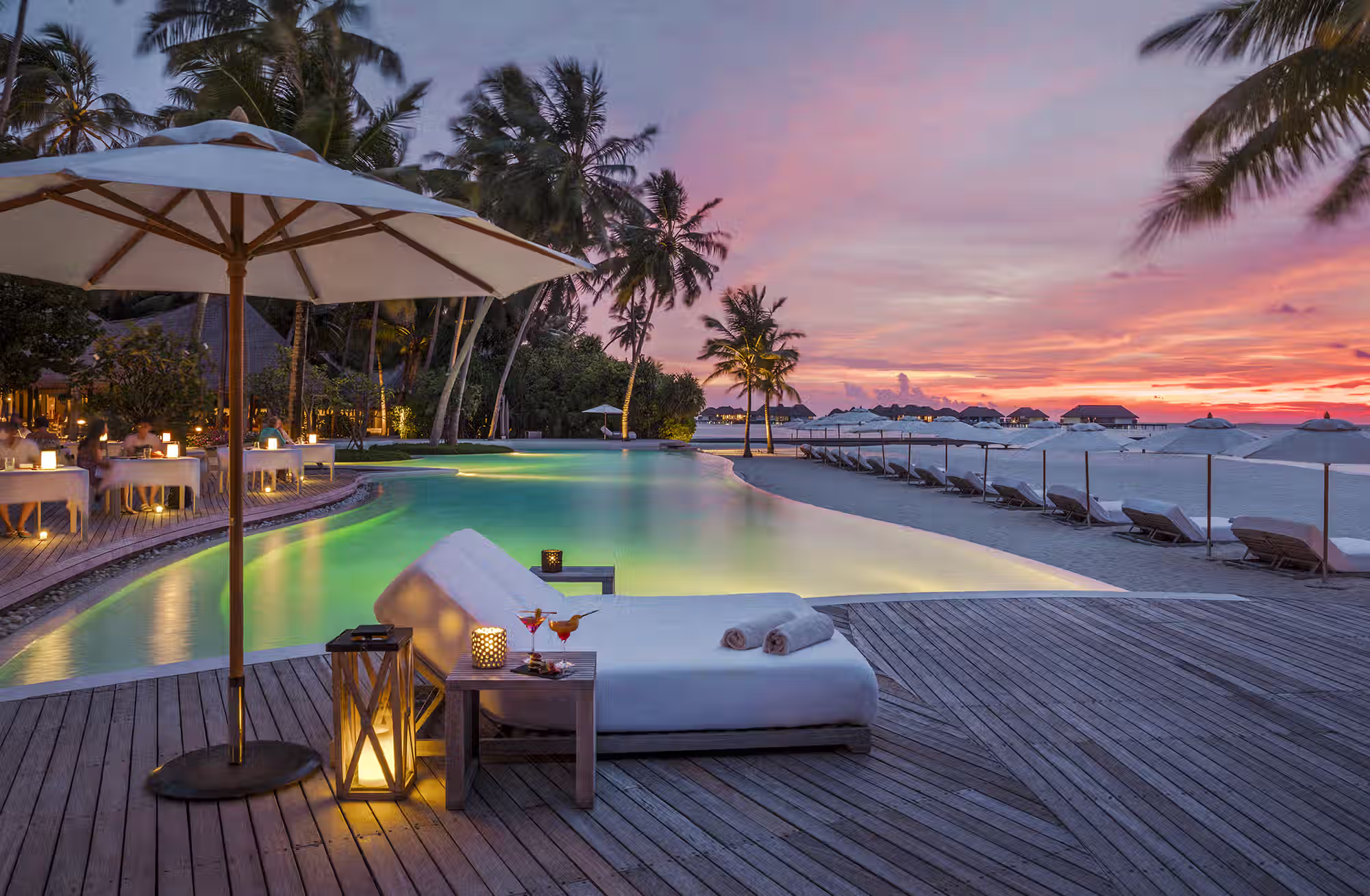 Ogni giornata alterna esperienze gastronomiche, relax, sport e immersioni in uno degli atolli più spettacolari delle Maldive. — immagine 8