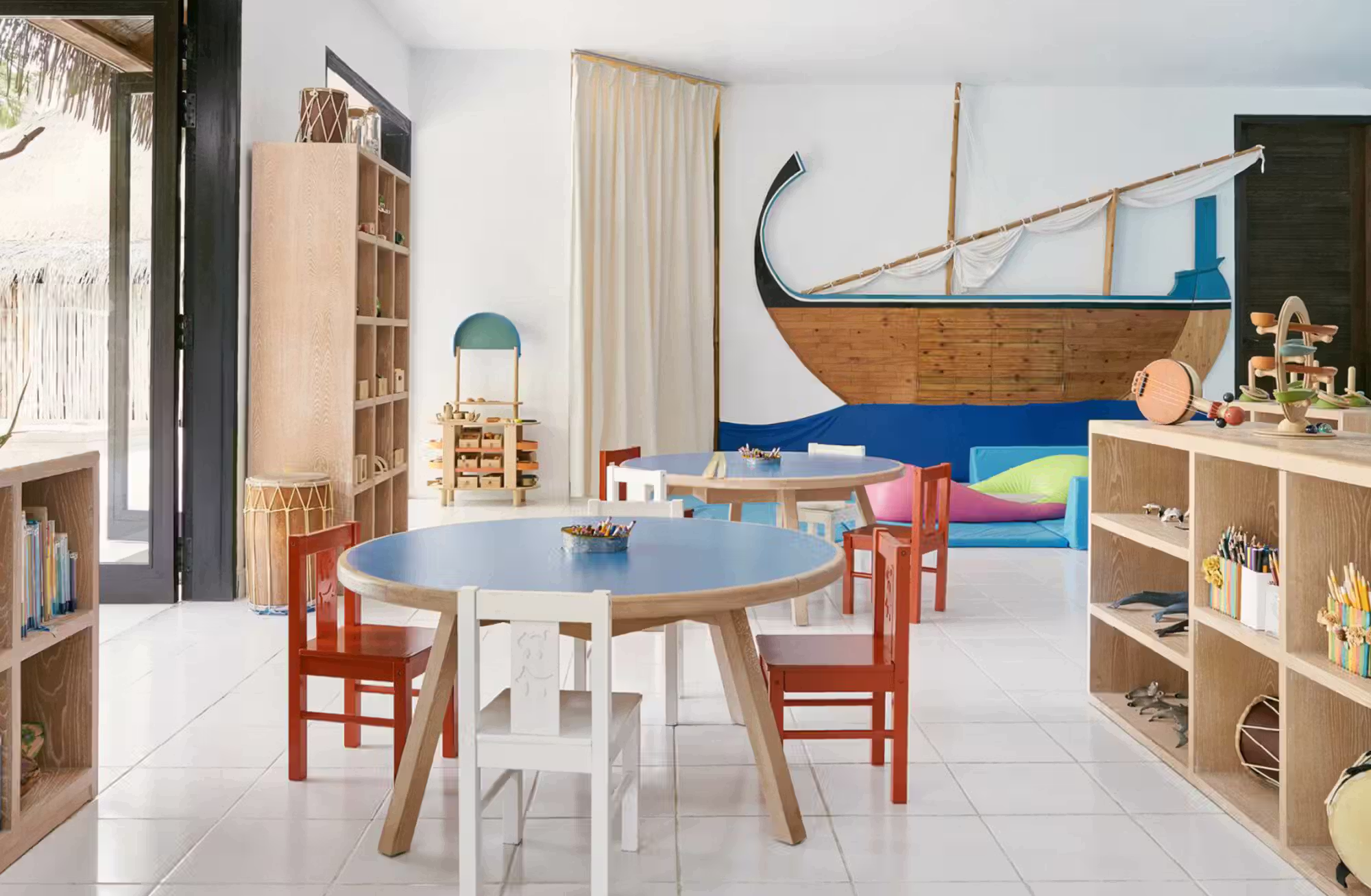 Ogni giornata alterna esperienze gastronomiche, relax, sport e immersioni in uno degli atolli più spettacolari delle Maldive. — immagine 6