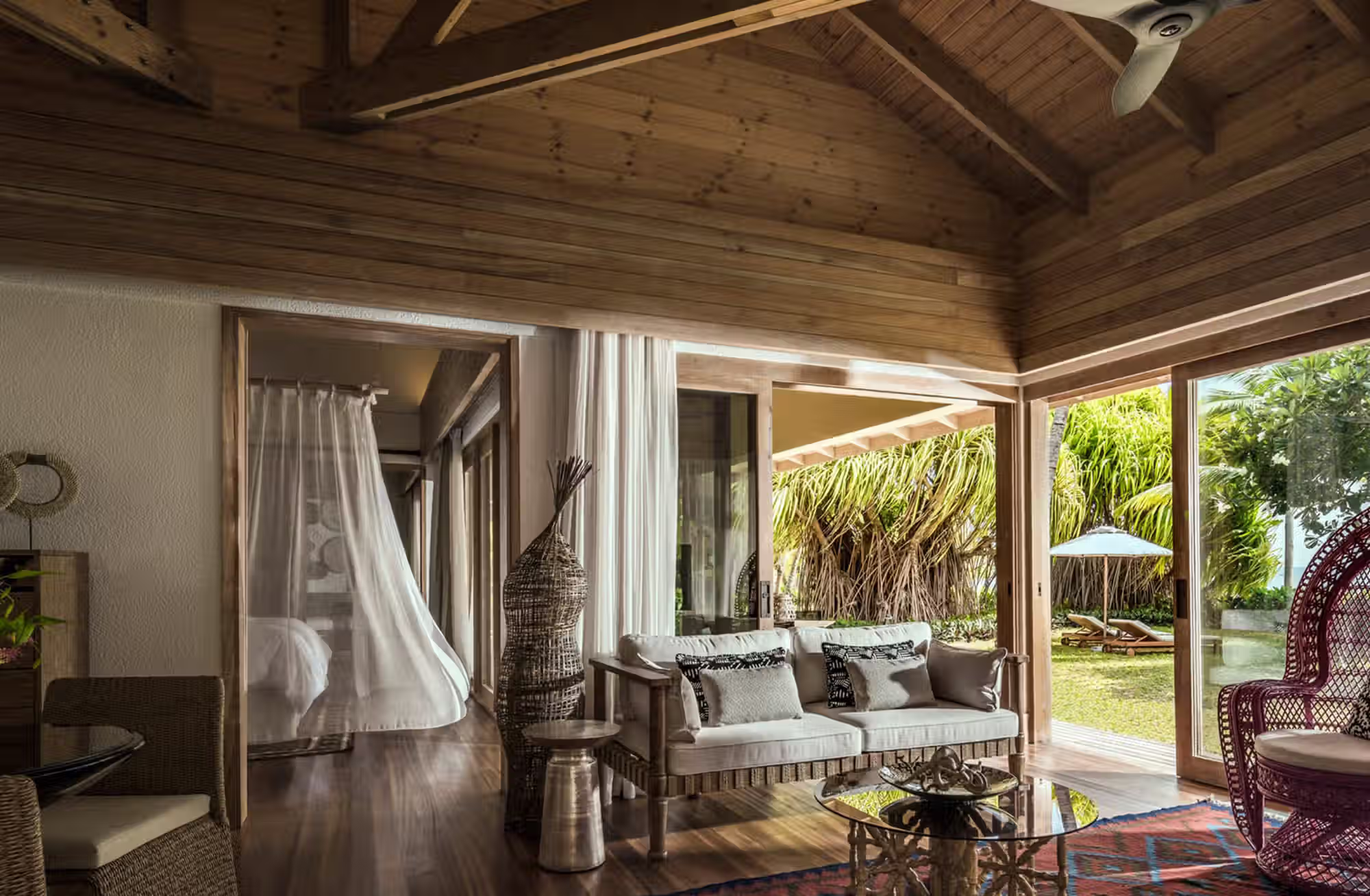 Bungalow, Ville e Suite immerse nella natura, tutte con piscina privata e accesso diretto alla spiaggia. — immagine 1