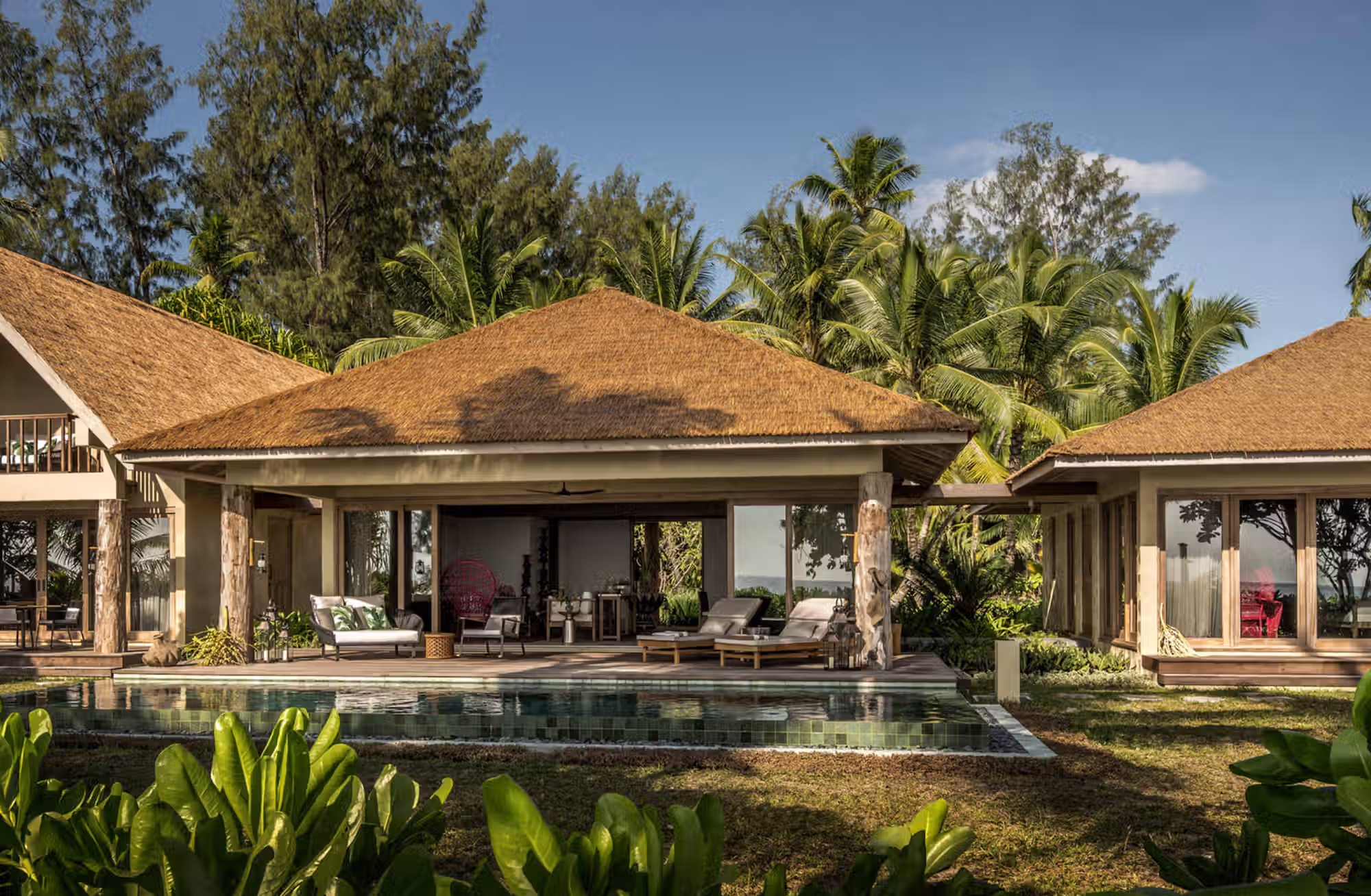 Bungalow, Ville e Suite immerse nella natura, tutte con piscina privata e accesso diretto alla spiaggia. — immagine 4