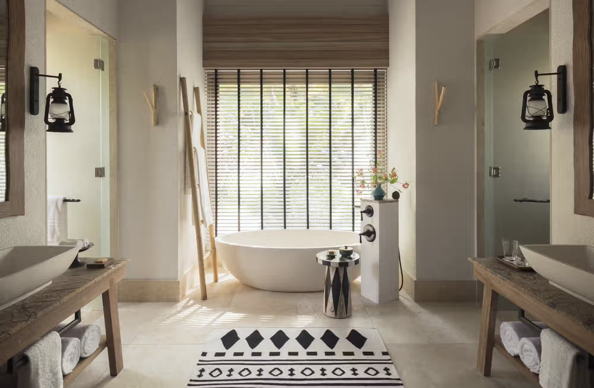Bungalow, Ville e Suite immerse nella natura, tutte con piscina privata e accesso diretto alla spiaggia. — immagine 7