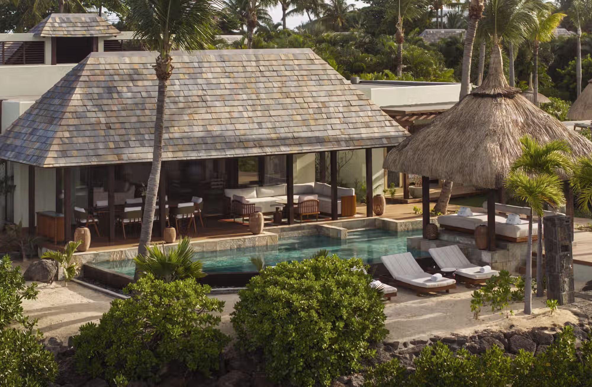 Piscine private, giardini tropicali e grandi spazi pensati per ogni stile di viaggio. — immagine 4