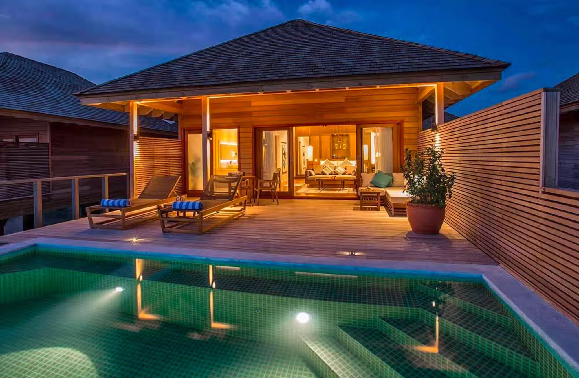 Sei tipologie di sistemazione, pensate per vivere le Maldive tra privacy, tramonti e accesso diretto al mare. — immagine 2