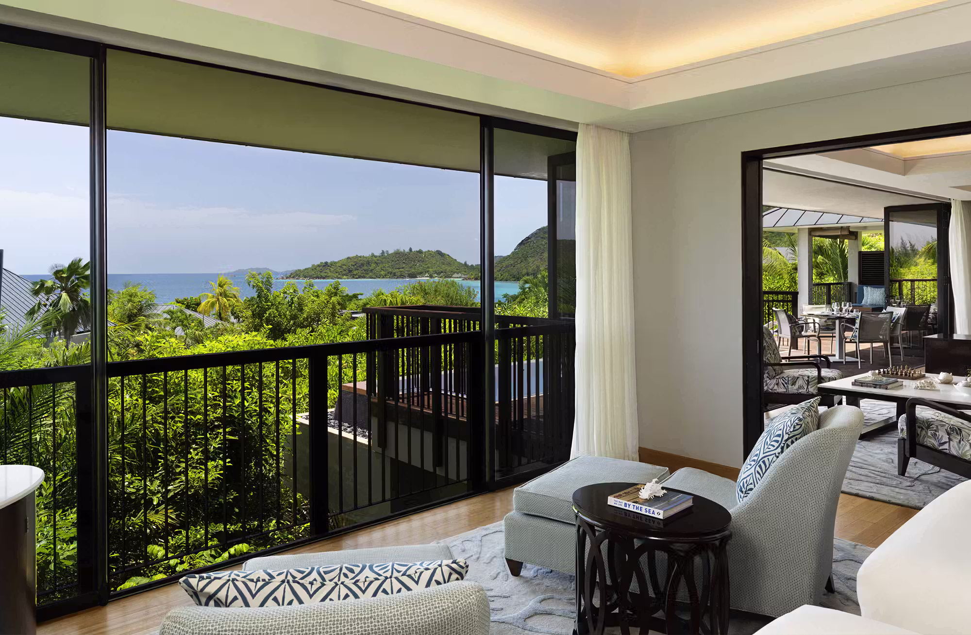 Ampie residenze con piscina privata, pensate per garantire spazio, privacy e una vista privilegiata sulla natura di Praslin. — immagine 1