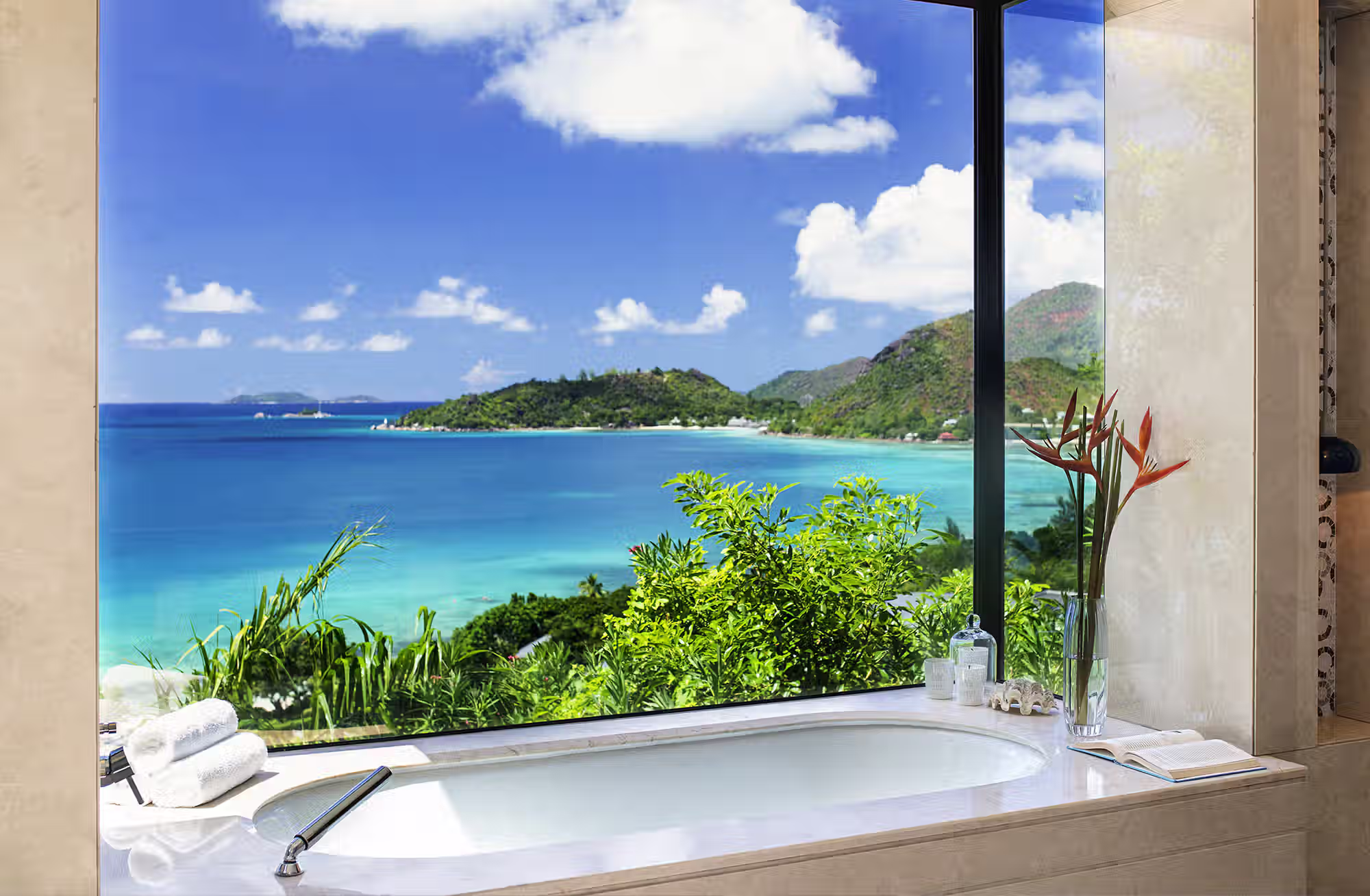 Ampie residenze con piscina privata, pensate per garantire spazio, privacy e una vista privilegiata sulla natura di Praslin. — immagine 3