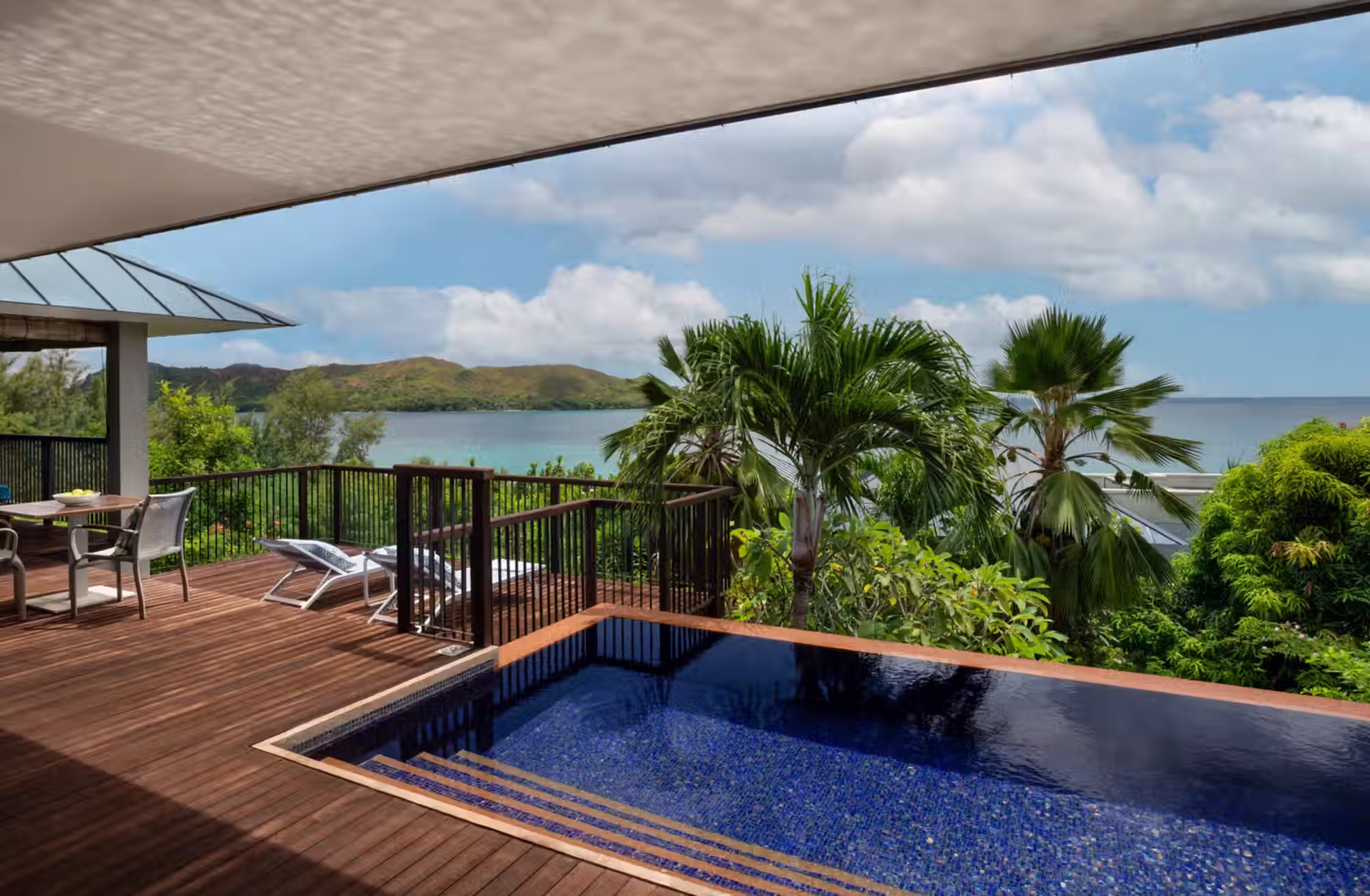 Ampie residenze con piscina privata, pensate per garantire spazio, privacy e una vista privilegiata sulla natura di Praslin. — immagine 6
