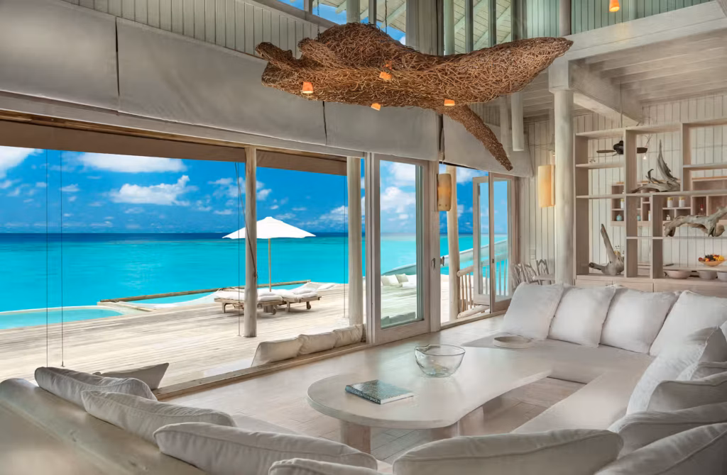Piscine private, terrazze sull’acqua e dettagli sorprendenti trasformano la villa in uno dei momenti più memorabili del viaggio.