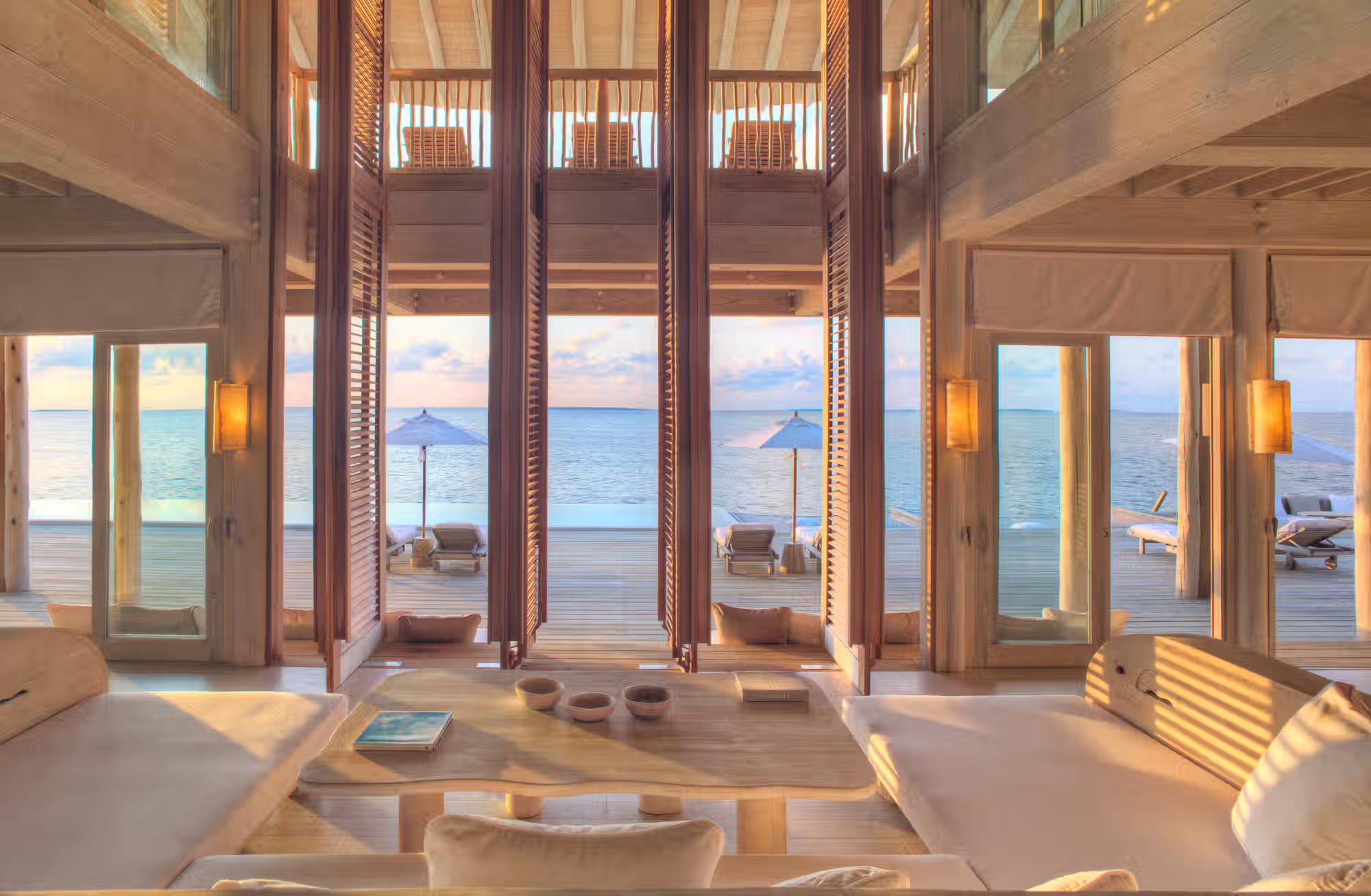 Piscine private, terrazze sull’acqua e dettagli sorprendenti trasformano la villa in uno dei momenti più memorabili del viaggio. — immagine 1