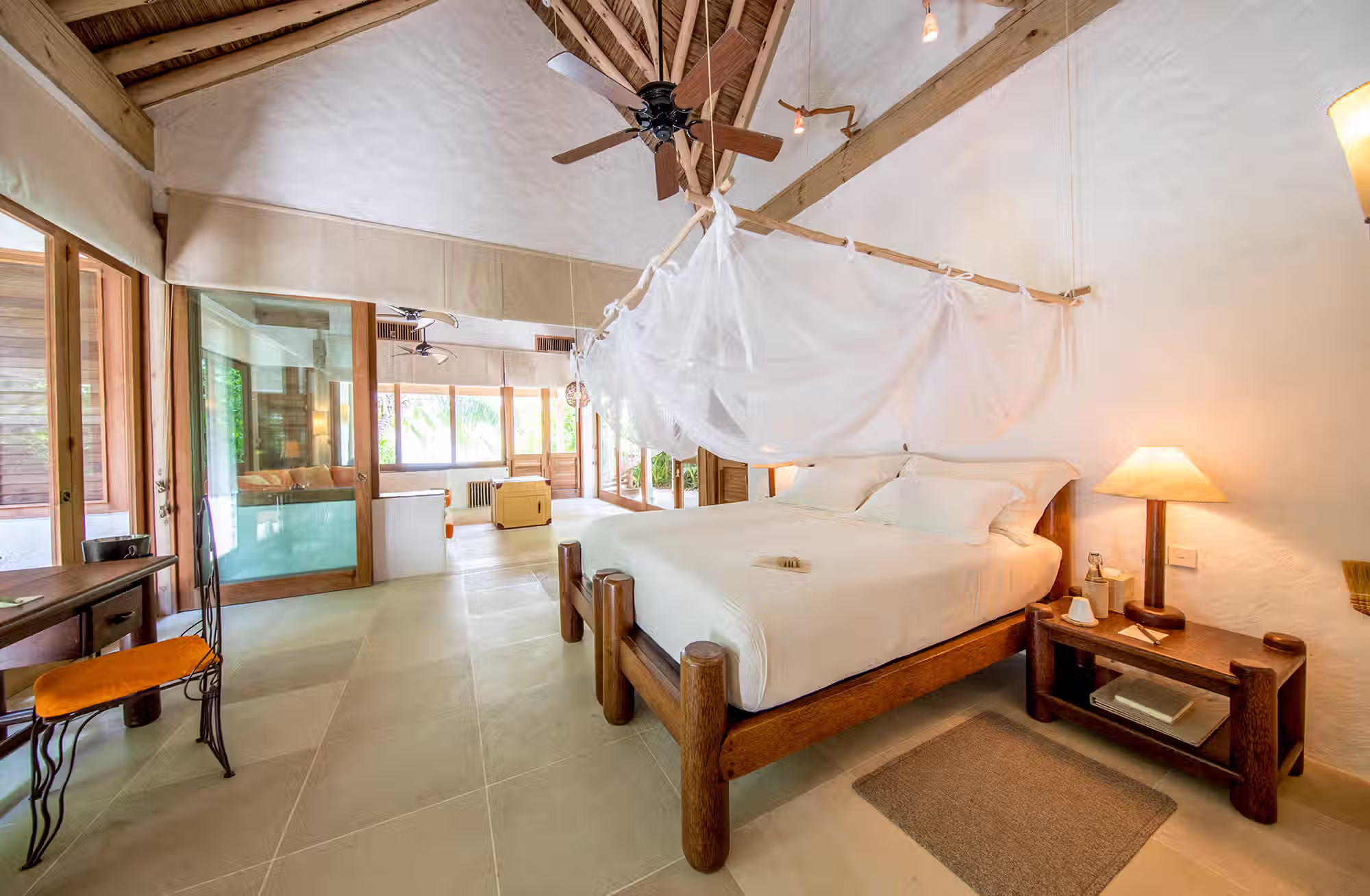 Spazi ampi, privacy assoluta e architetture immerse nella vegetazione, tra giardini, piscine private e autentico spirito Robinson Crusoe. — immagine 11