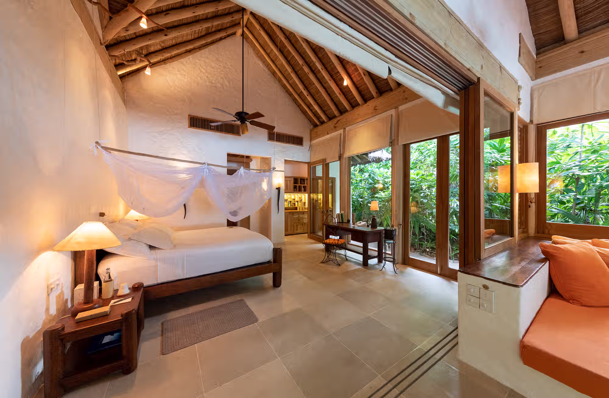 Spazi ampi, privacy assoluta e architetture immerse nella vegetazione, tra giardini, piscine private e autentico spirito Robinson Crusoe. — immagine 12