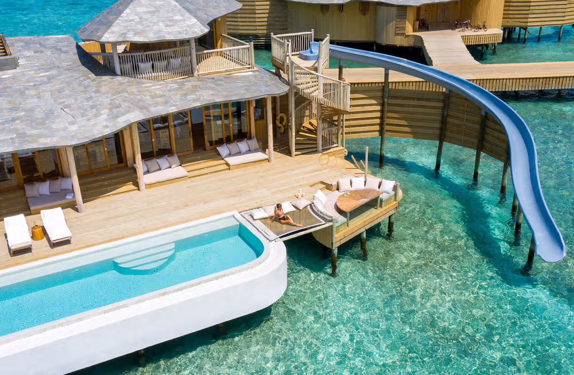Spazi ampi, privacy assoluta e architetture immerse nella vegetazione, tra giardini, piscine private e autentico spirito Robinson Crusoe. — immagine 1