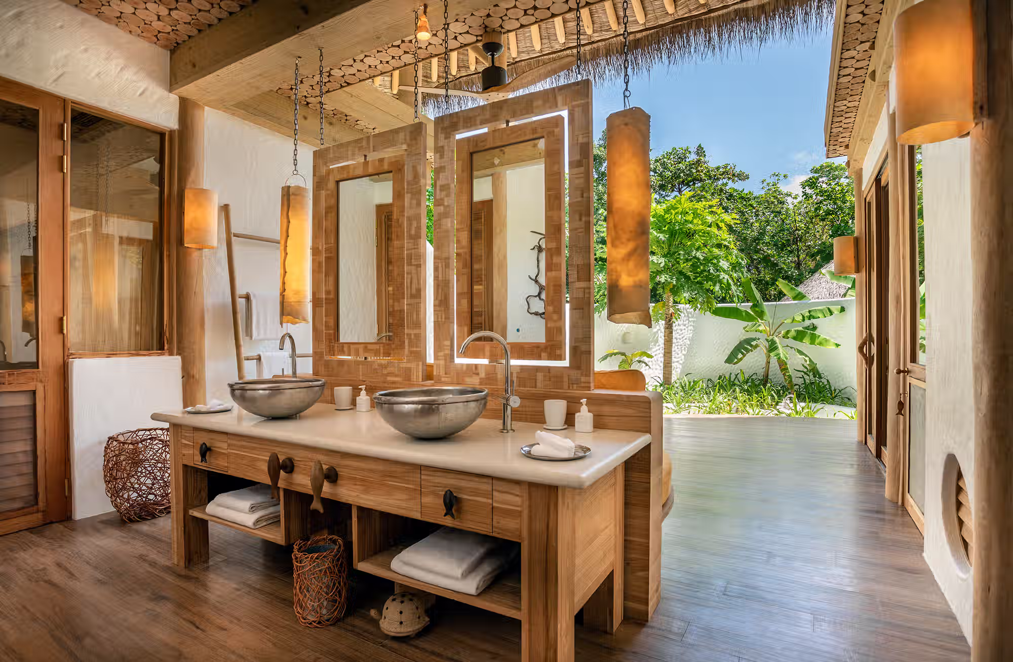 Spazi ampi, privacy assoluta e architetture immerse nella vegetazione, tra giardini, piscine private e autentico spirito Robinson Crusoe. — immagine 4