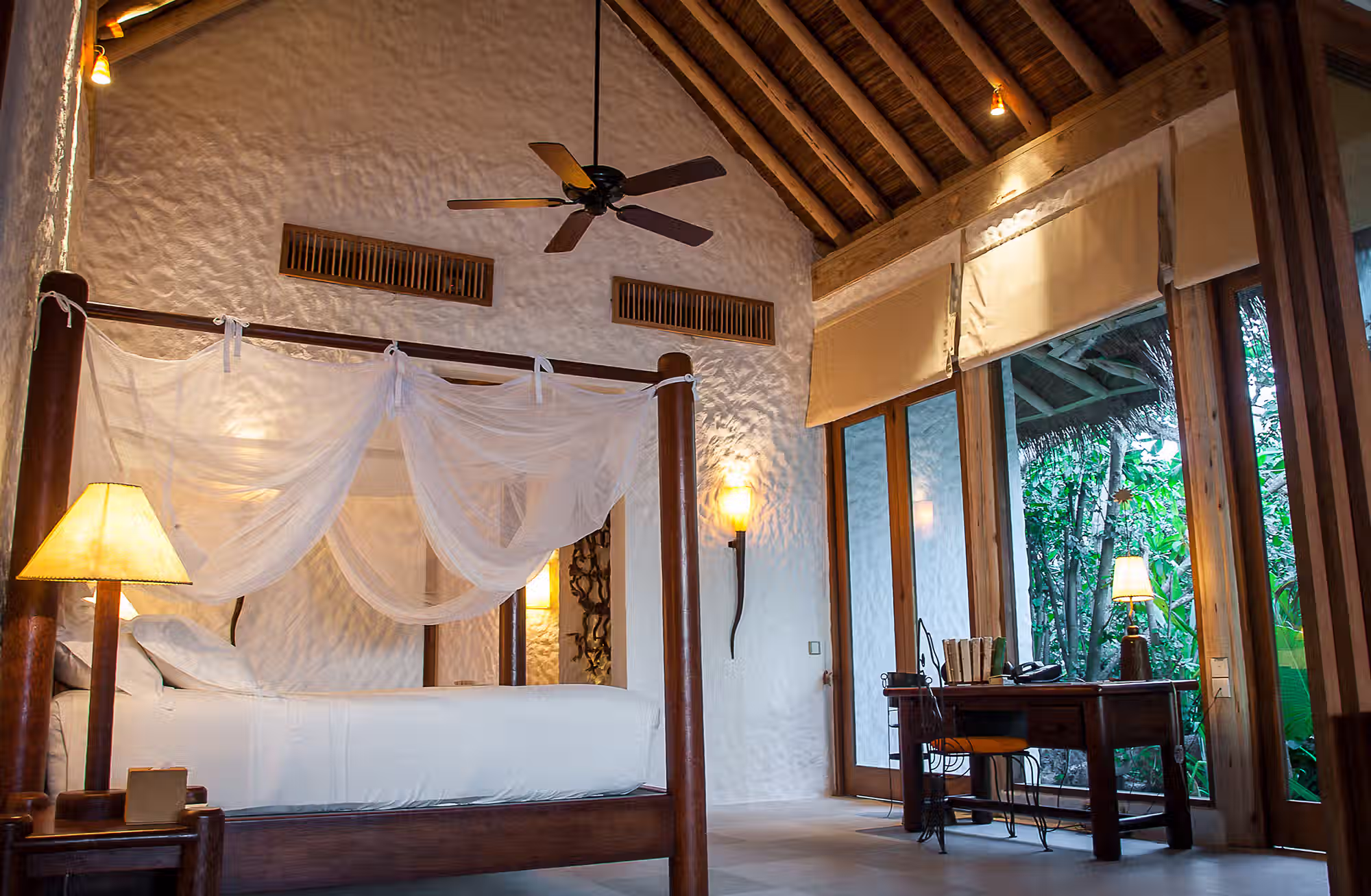 Spazi ampi, privacy assoluta e architetture immerse nella vegetazione, tra giardini, piscine private e autentico spirito Robinson Crusoe. — immagine 6