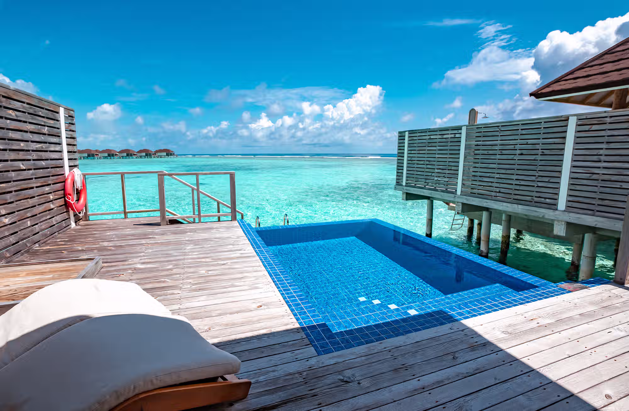 Piscina privata, accesso diretto al mare e spazi progettati per custodire la propria intimità. — immagine 2