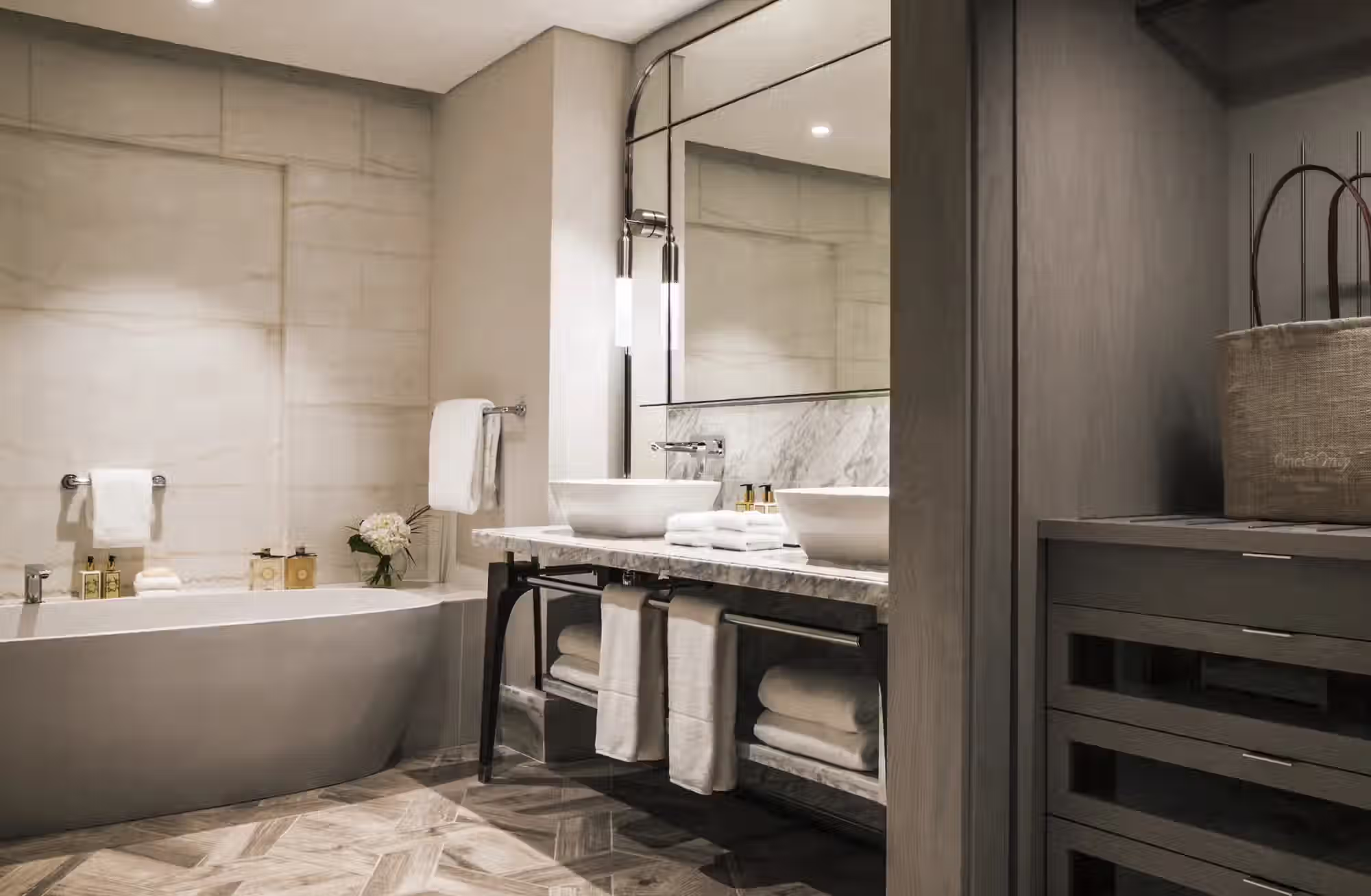 Camere luminose, suite con più camere da letto e una villa privata pensata come residenza esclusiva. — immagine 2