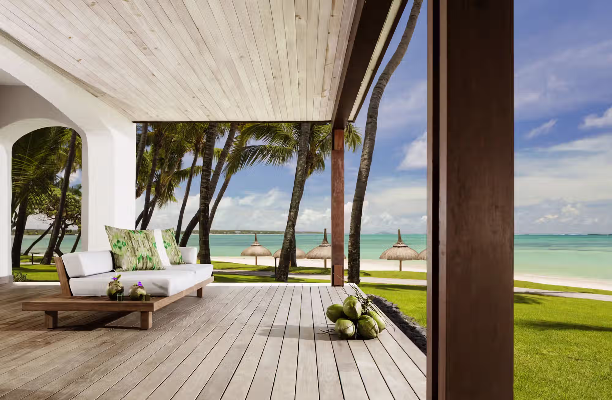 Camere luminose, suite con più camere da letto e una villa privata pensata come residenza esclusiva. — immagine 3