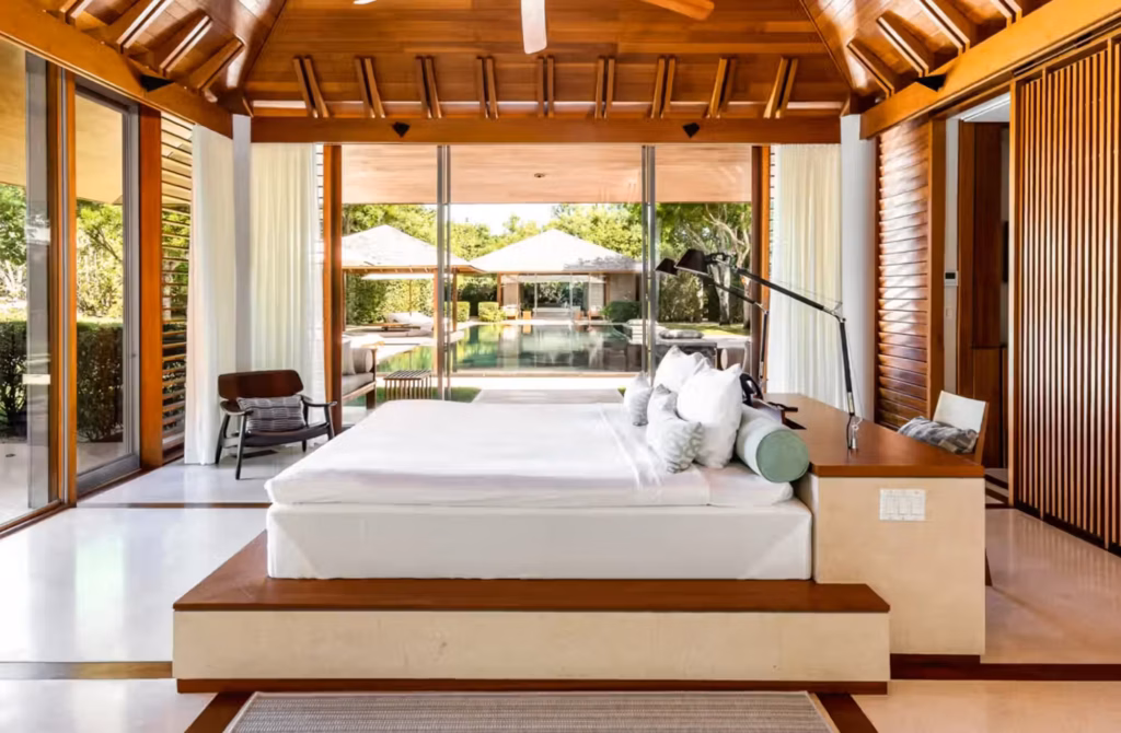 Pavilions e Villas indipendenti trasformano vegetazione, oceano e specchi d’acqua in parte integrante dell’esperienza.