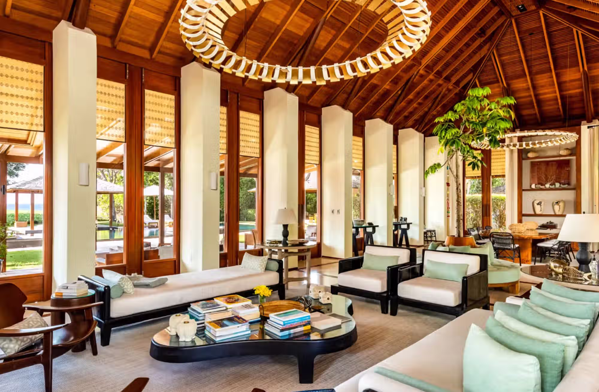 Pavilions e Villas indipendenti trasformano vegetazione, oceano e specchi d’acqua in parte integrante dell’esperienza. — immagine 3