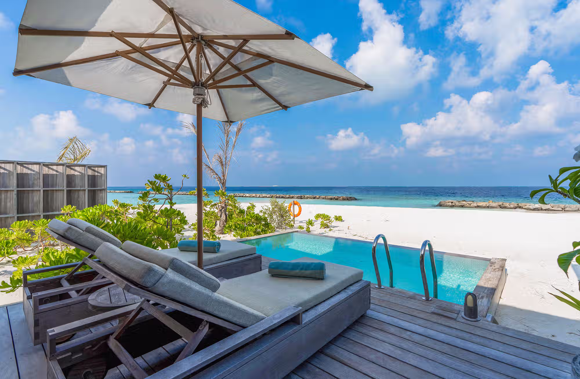 Cinquanta ville, tutte con piscina privata, per scegliere il proprio rapporto con la spiaggia, la laguna e il mare aperto. — immagine 4