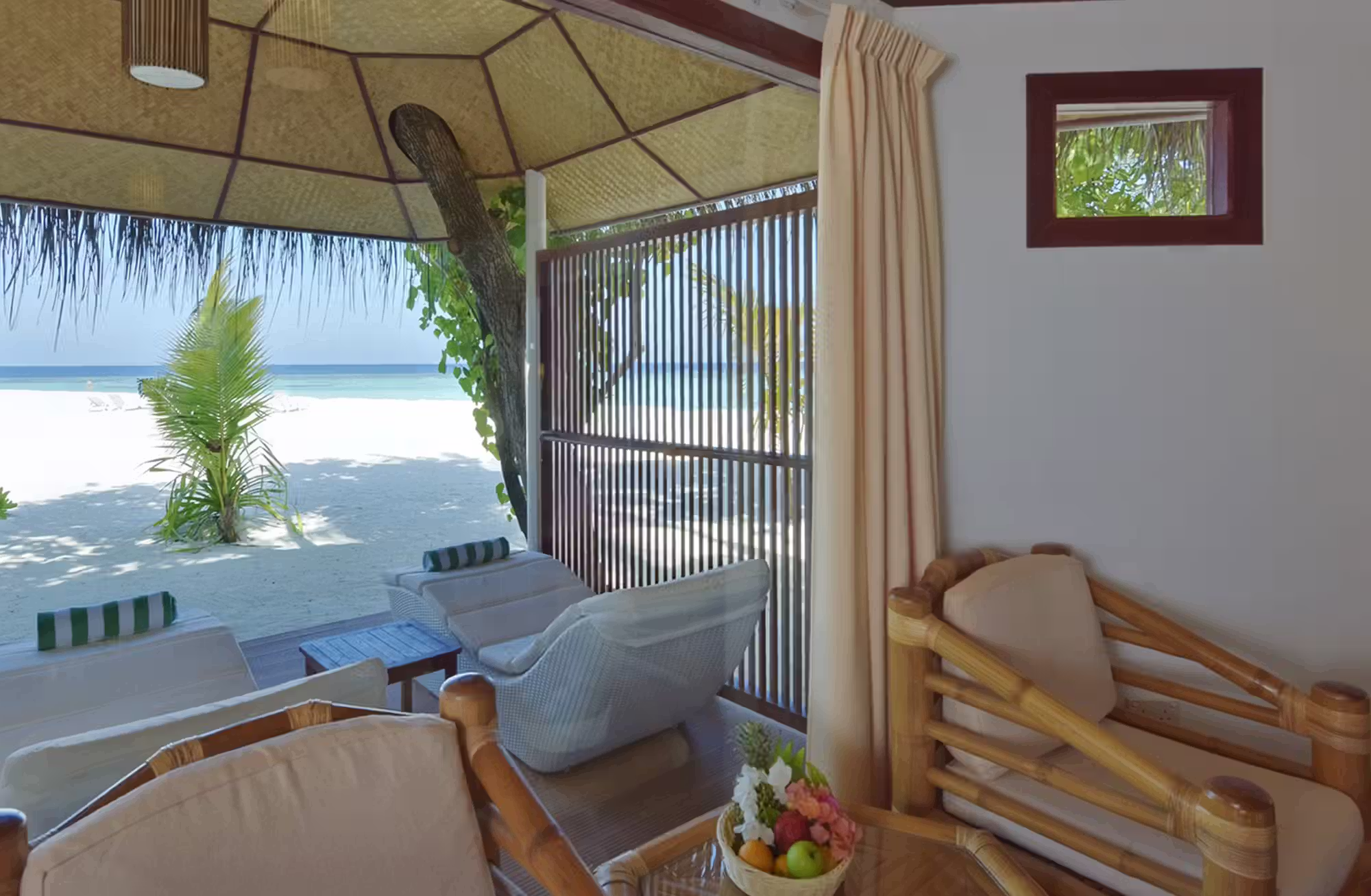 Tre tipologie di sistemazione per scegliere tra la semplicità della spiaggia e l’esperienza delle ville sospese sulla laguna. — immagine 2
