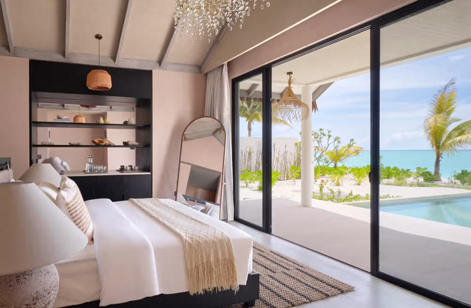 Piscine private, grandi spazi e un rapporto continuo con la spiaggia definiscono un modo più personale di abitare le Maldive. — immagine 12