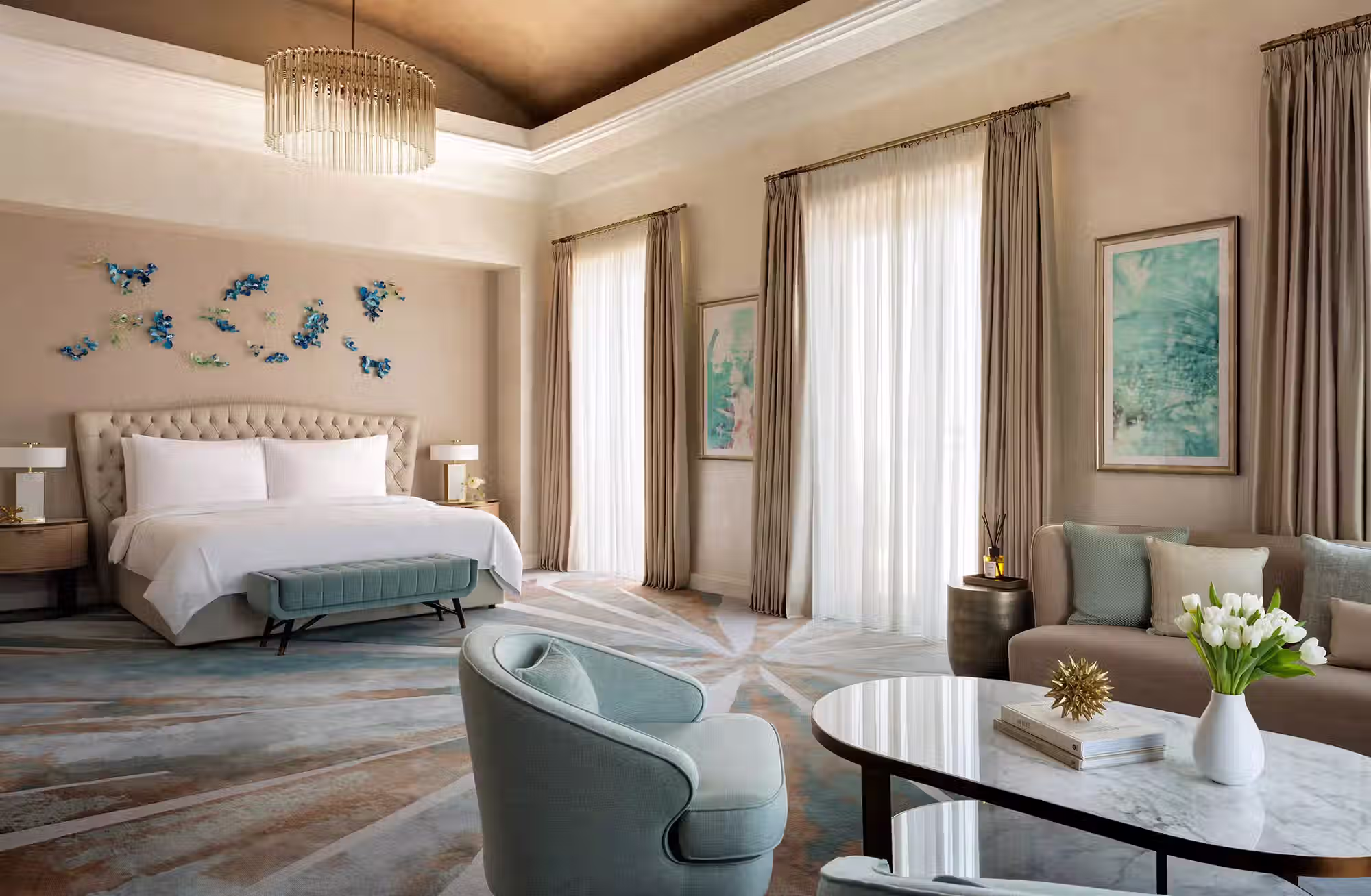 Camere e suite differenti per spazio, panorama e livello di esclusività, fino alle iconiche Signature Suite. — immagine 3