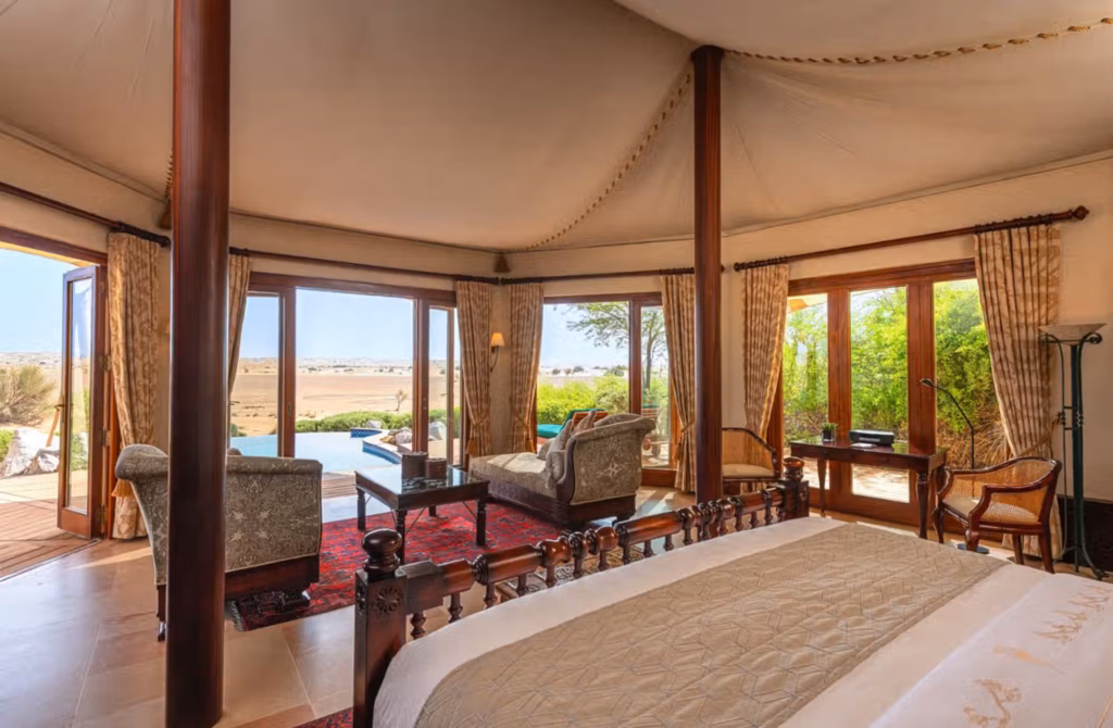 42 ville indipendenti, quattro diverse interpretazioni dell’ospitalità araba e una piscina privata per ogni soggiorno.