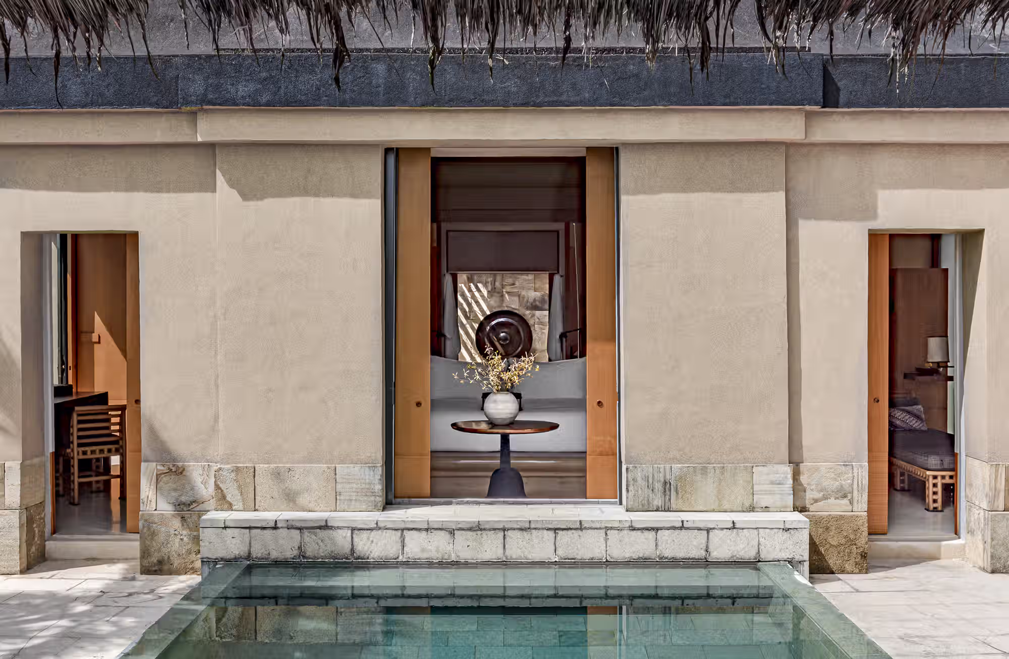 Giardini privati, balé e piscine si aprono verso risaie, Menoreh Hills e Borobudur, trasformando il paesaggio nella parte più preziosa della sistemazione. — immagine 1