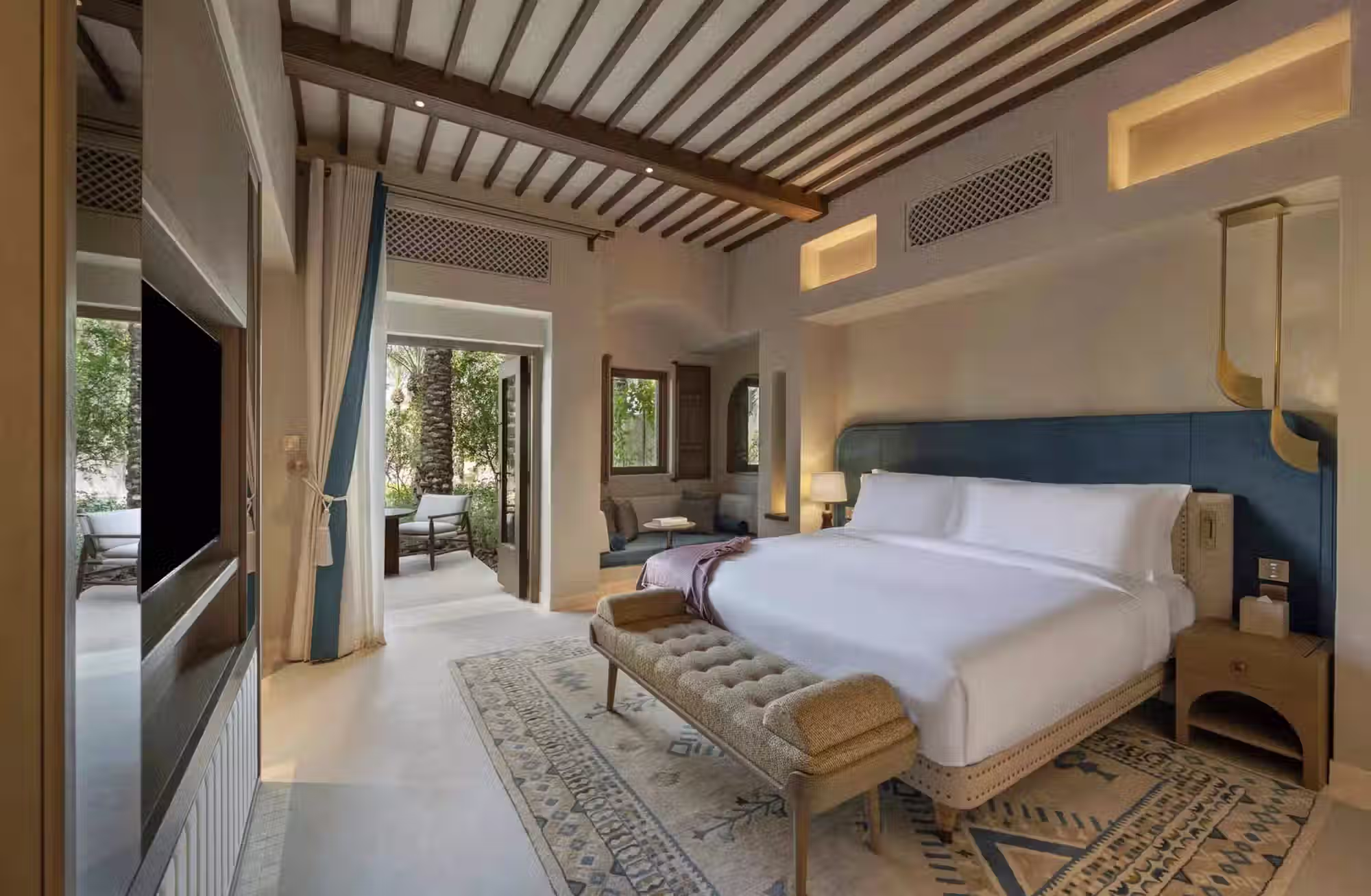 Camere, suite e Desert Pool Villas interpretano il soggiorno nel deserto con differenti livelli di spazio e privacy. — immagine 4