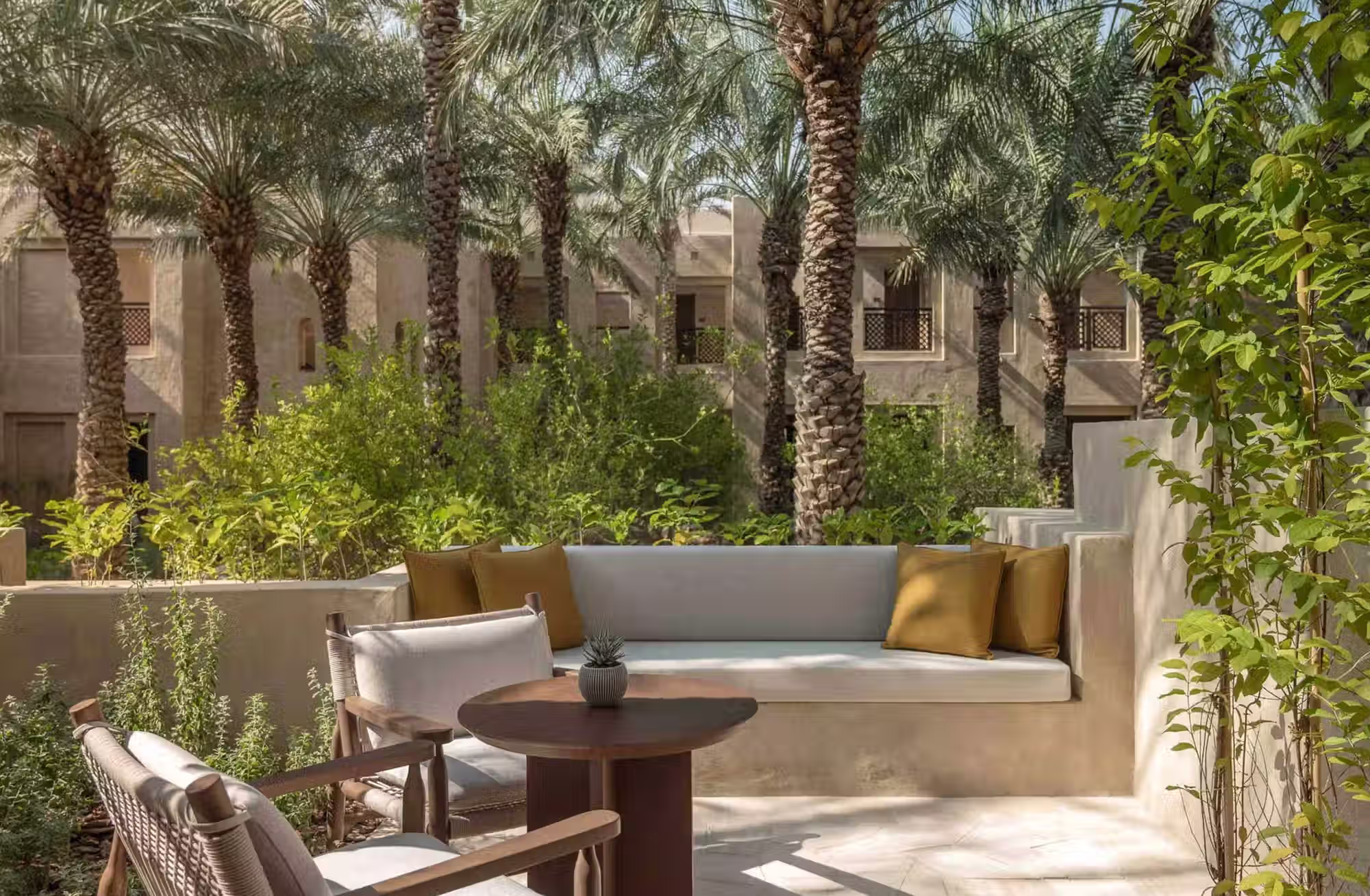 Camere, suite e Desert Pool Villas interpretano il soggiorno nel deserto con differenti livelli di spazio e privacy. — immagine 6