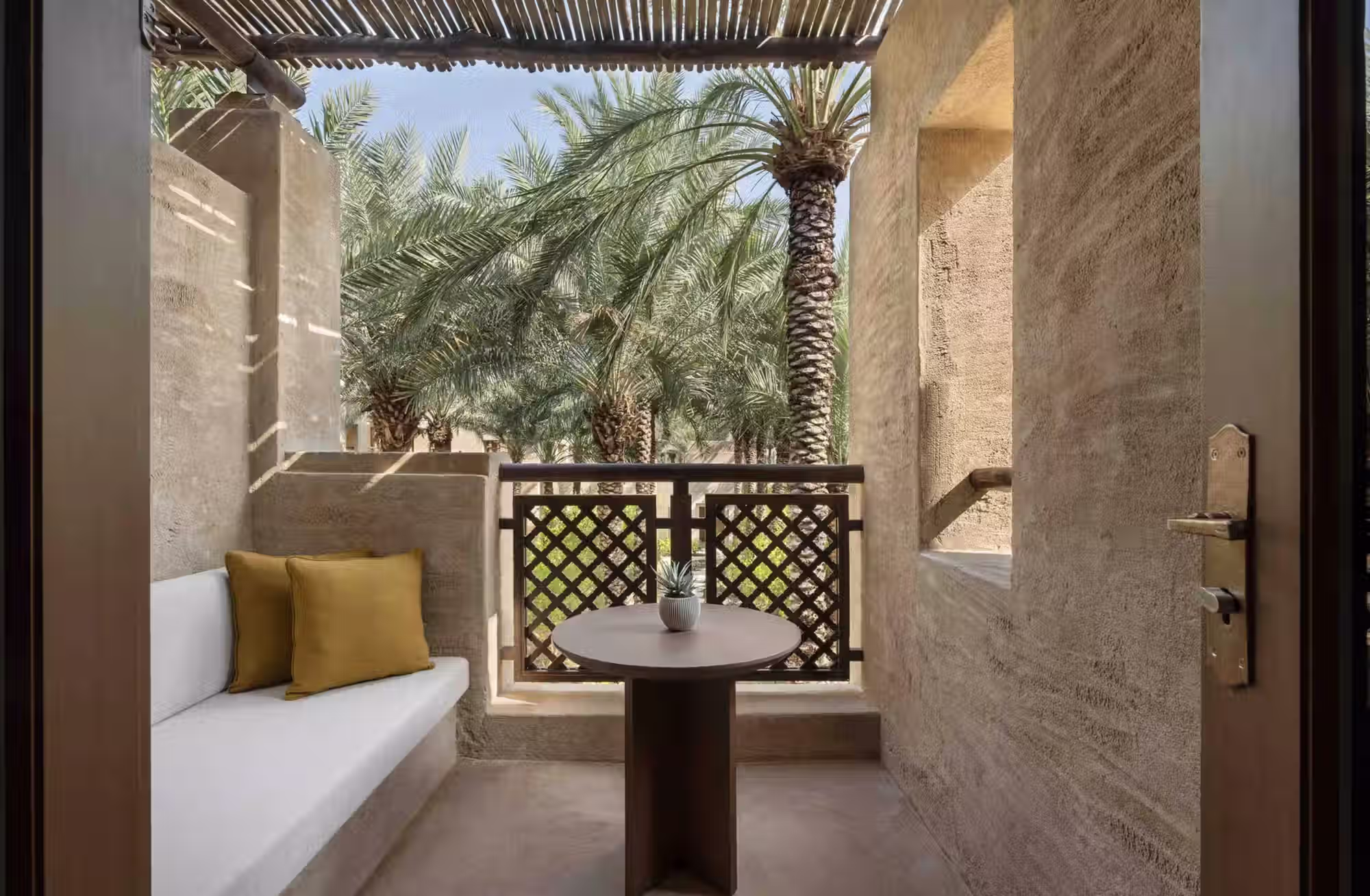 Camere, suite e Desert Pool Villas interpretano il soggiorno nel deserto con differenti livelli di spazio e privacy. — immagine 7